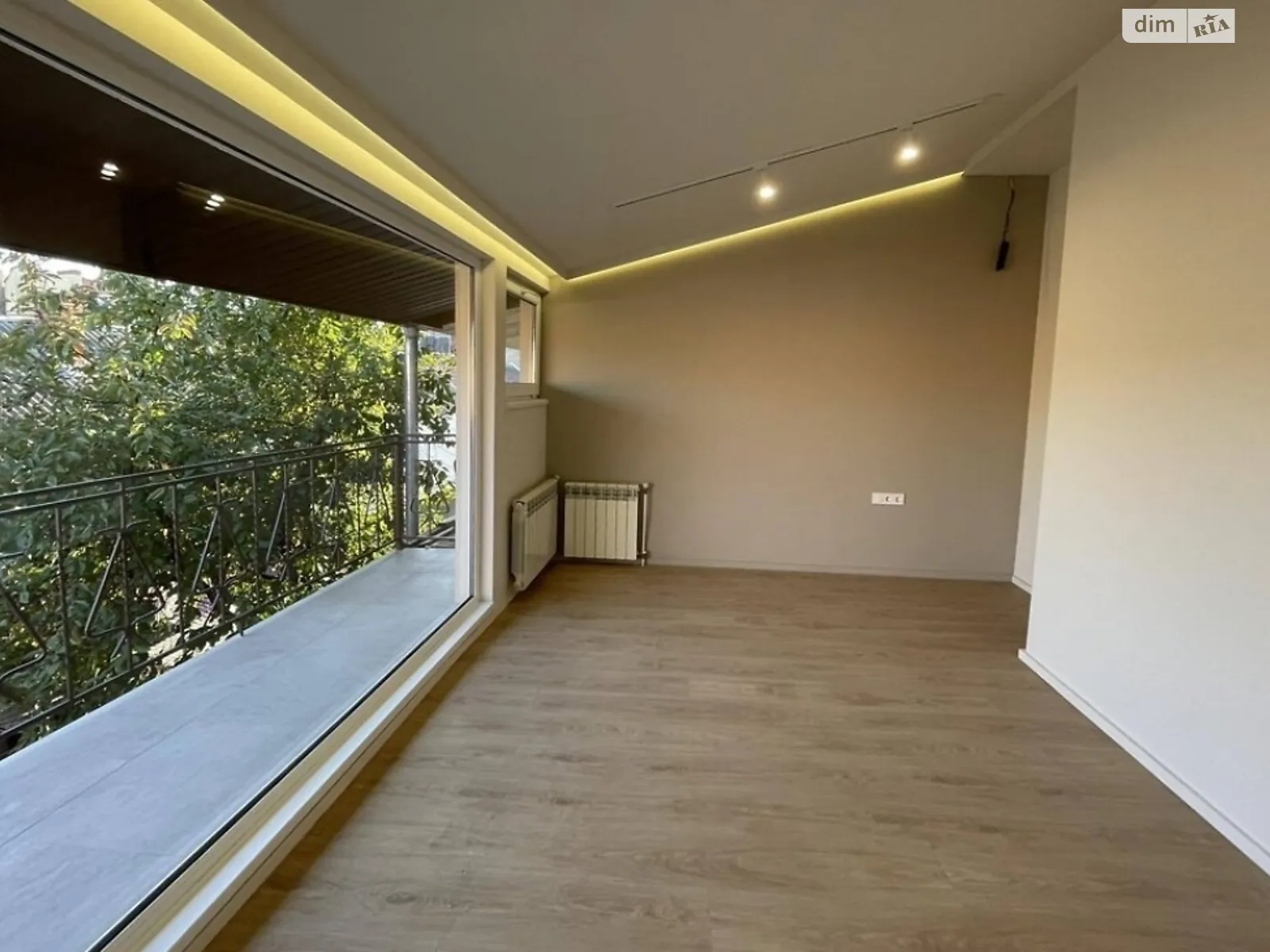 Продається 3-кімнатна квартира 95 кв. м у Ужгороді, цена: 90000 $ - фото 1