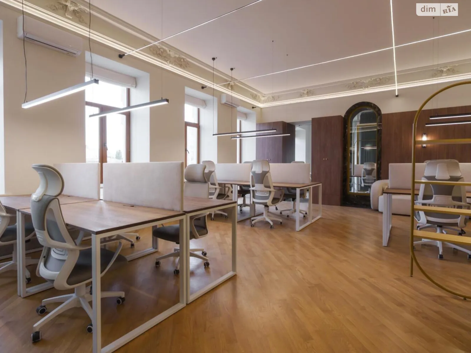 Продается офис 120 кв. м в бизнес-центре, цена: 480000 $ - фото 1