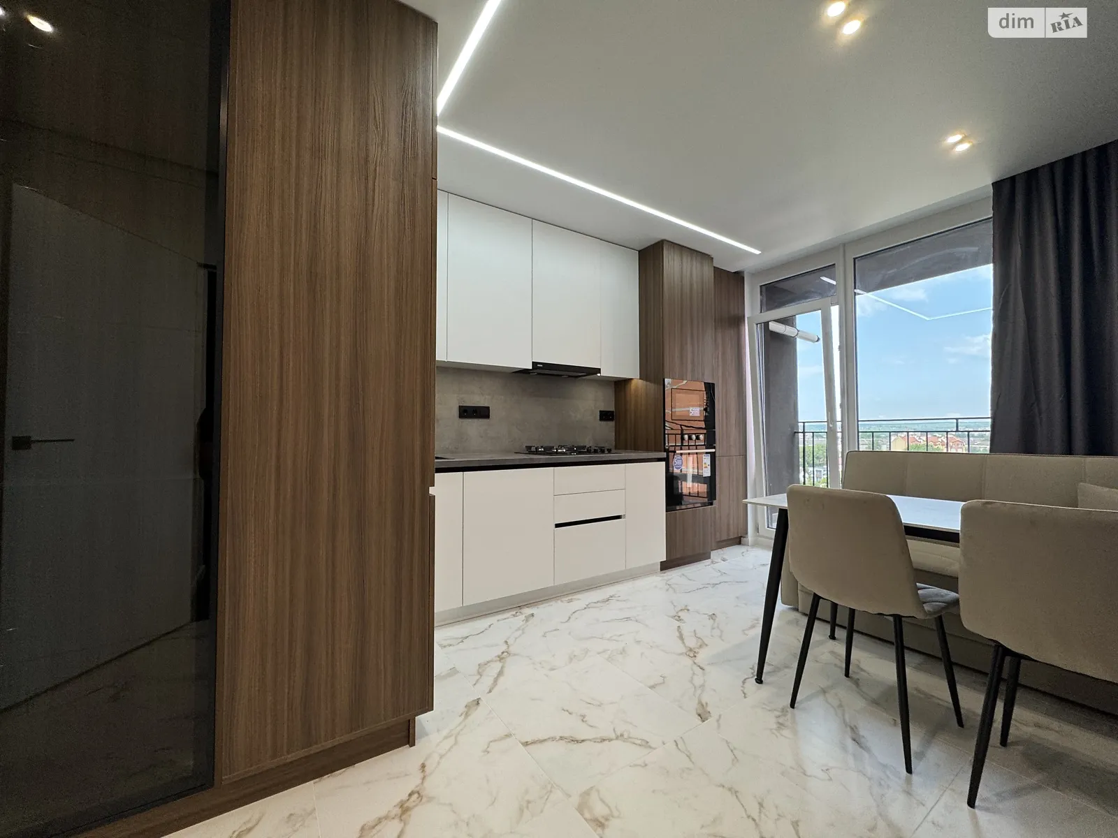 Продается 1-комнатная квартира 38 кв. м в Ивано-Франковске, ул. Крайковского - фото 1
