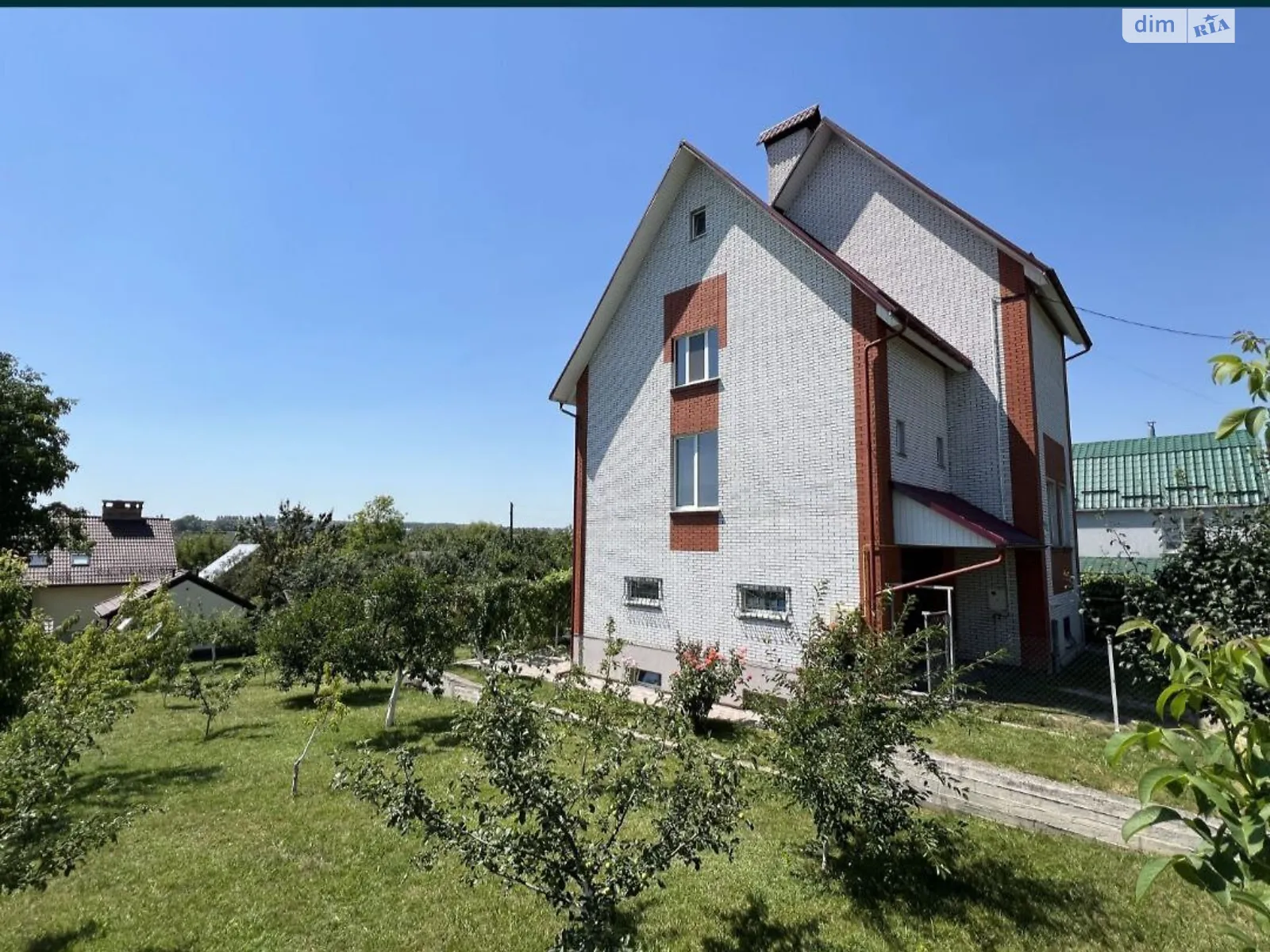 Продается дом на 3 этажа 348 кв. м с участком, цена: 156000 $ - фото 1