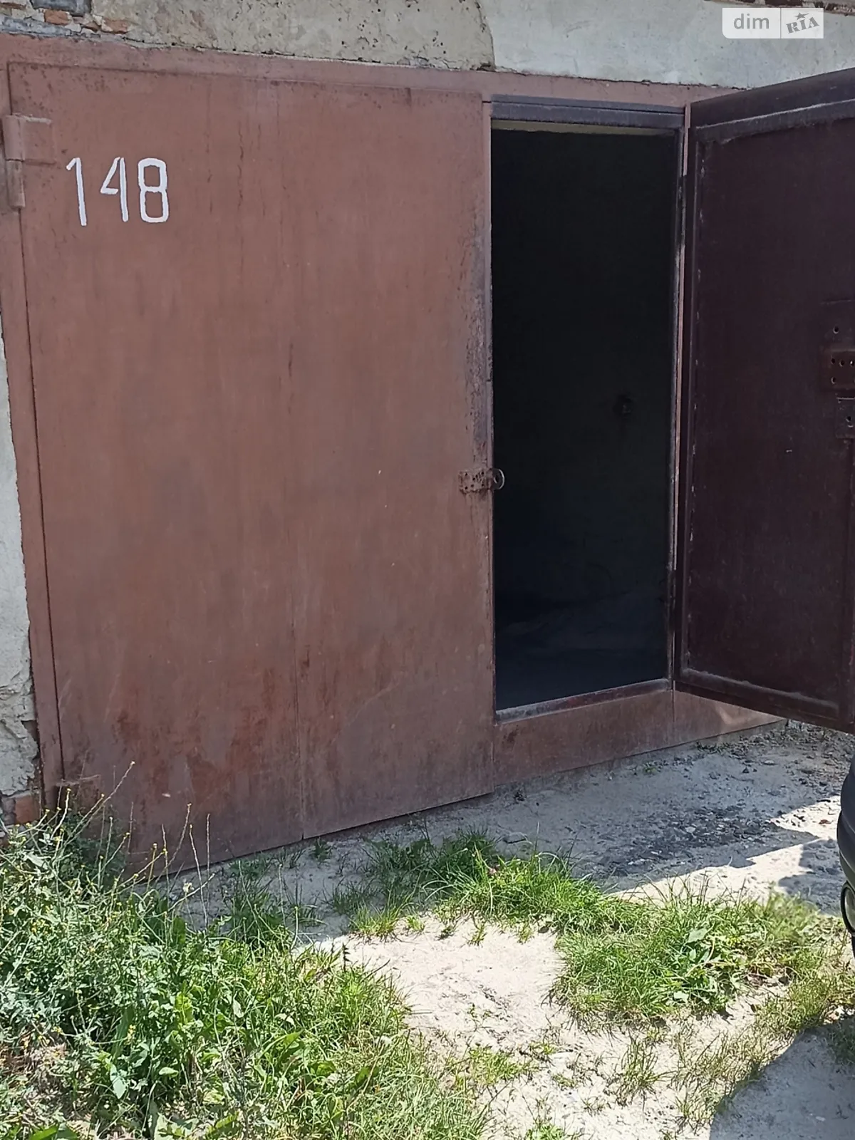 Сдается в аренду место в гаражном кооперативе под легковое авто на 48 кв. м, цена: 1200 грн - фото 1