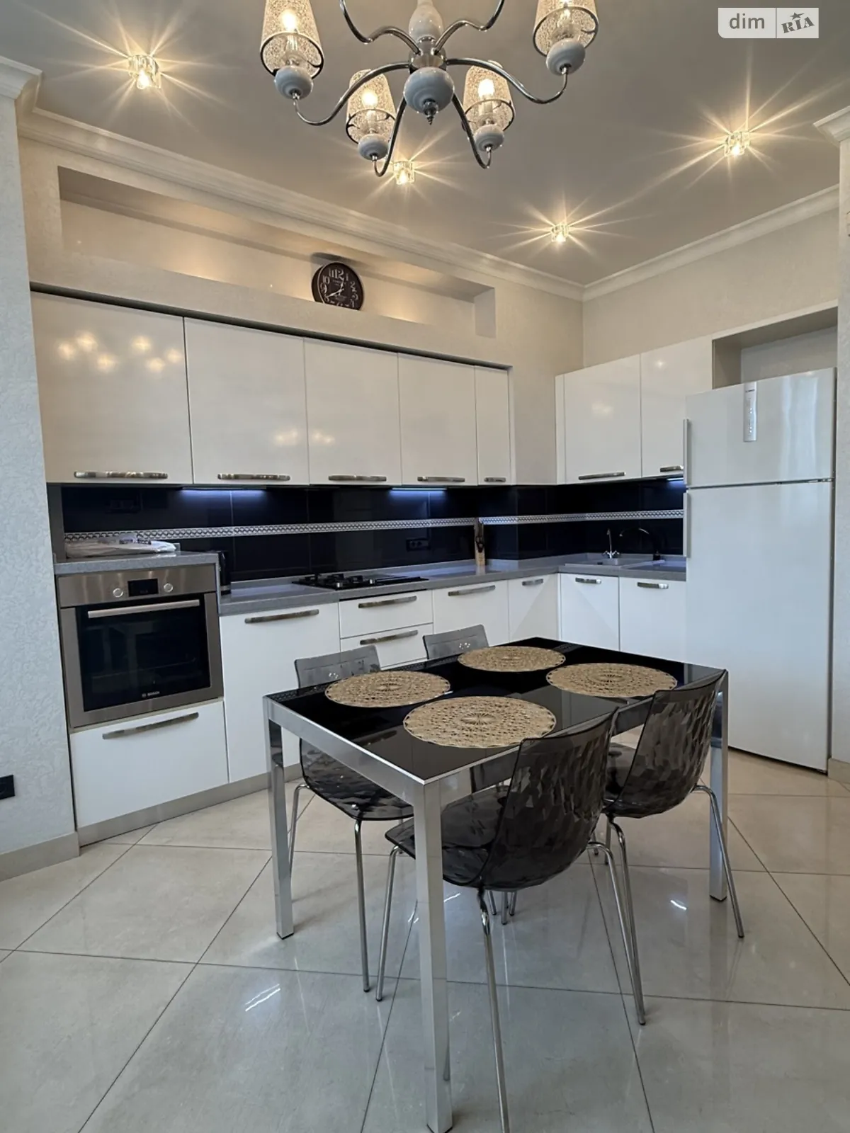 Продається 1-кімнатна квартира 59.9 кв. м у Одесі, вул. Армійська, 8В - фото 1