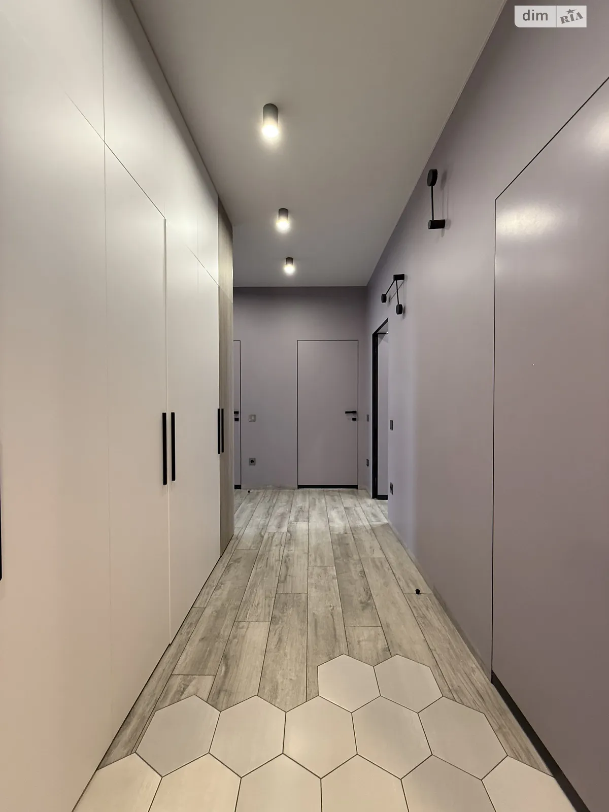 Продается 2-комнатная квартира 68 кв. м в Ужгороде, цена: 135000 $ - фото 1