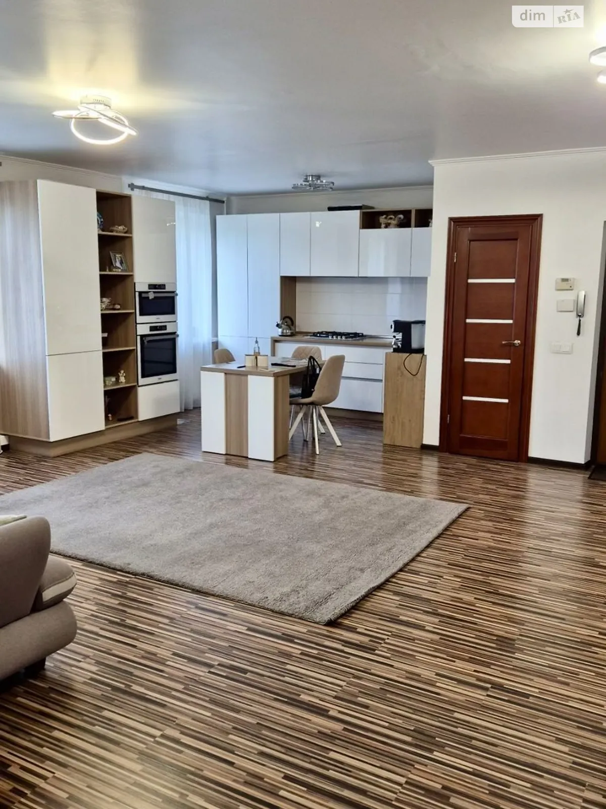 3-кімнатна квартира 69 кв. м у Тернополі, просп. Бандери Степана - фото 1
