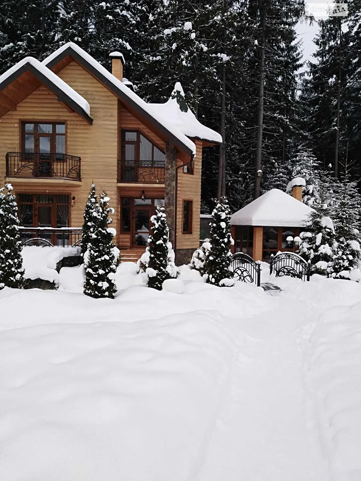 Продается дом на 2 этажа 200 кв. м с гаражом, цена: 300000 $ - фото 1