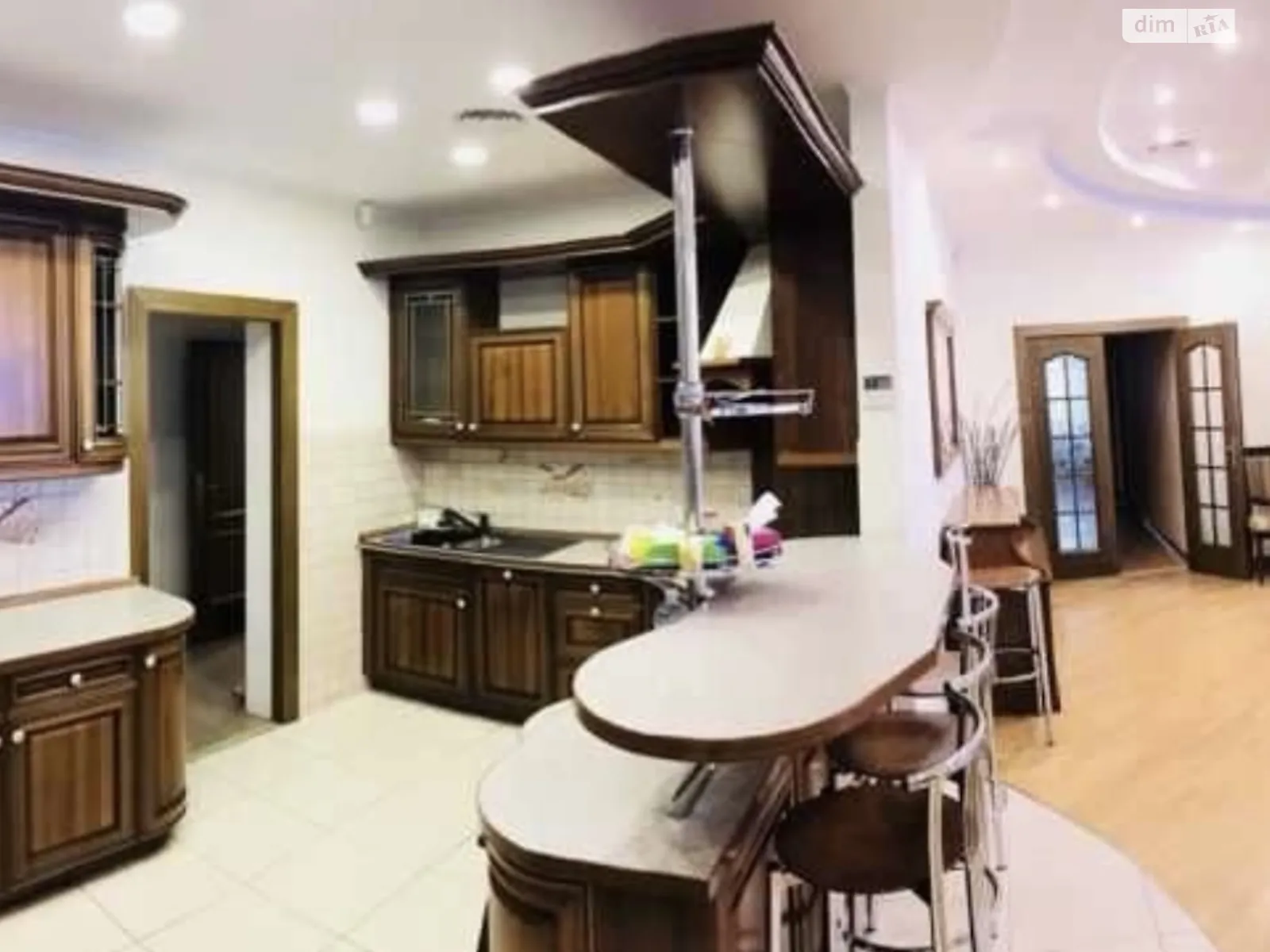 Сдается в аренду 5-комнатная квартира 400 кв. м в Одессе, цена: 1500 $ - фото 1