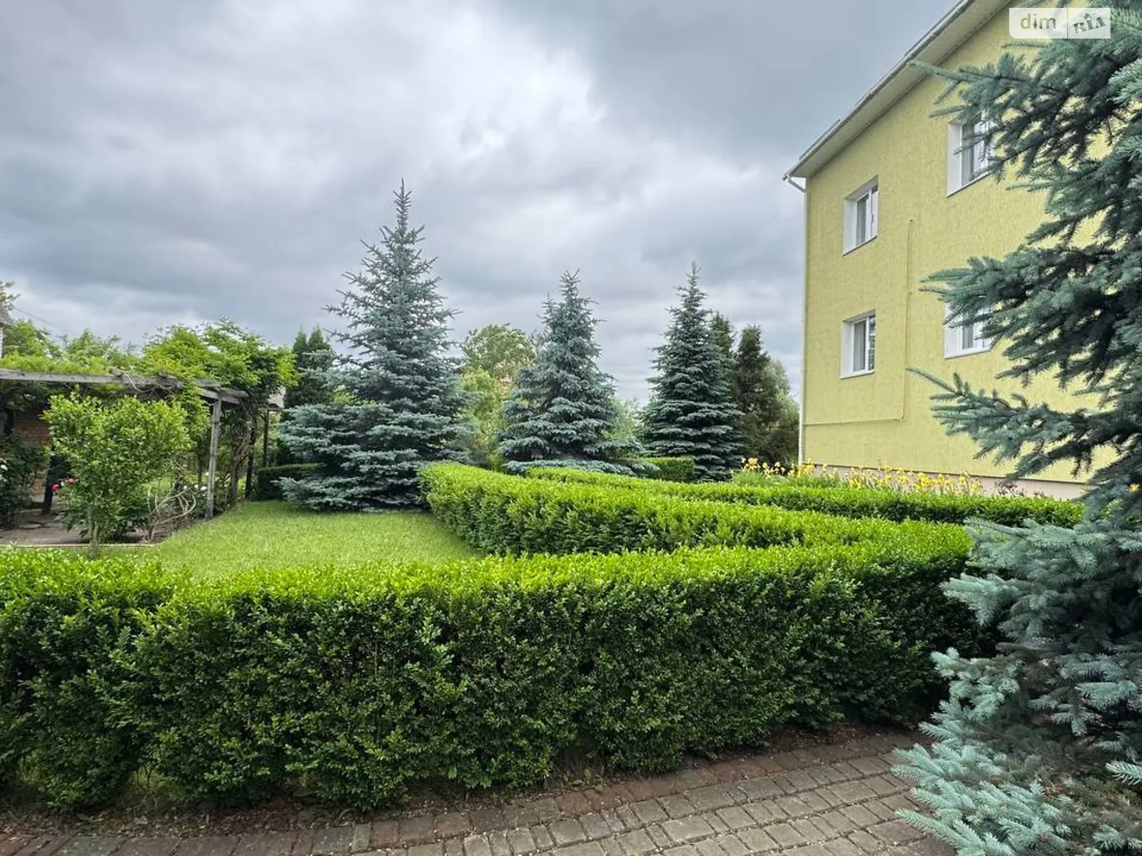 Продается дом на 3 этажа 300 кв. м с балконом, цена: 257500 $ - фото 1