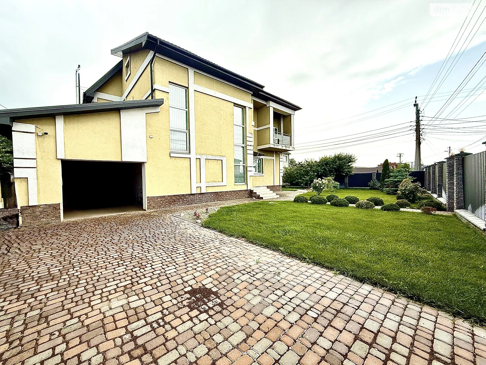 Продается дом на 2 этажа 294 кв. м с баней/сауной, цена: 265000 $ - фото 1