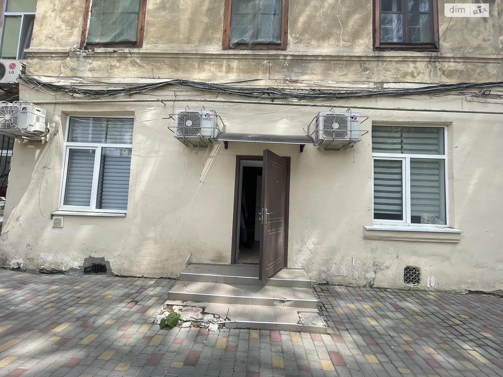 Сдается в аренду офис 45 кв. м в бизнес-центре, цена: 450 $ - фото 1