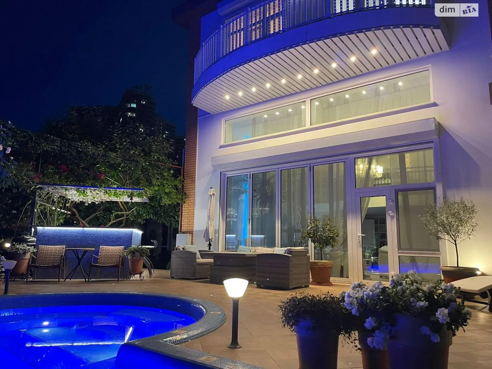 Продается дом на 3 этажа 350 кв. м с баней/сауной, цена: 1850000 $ - фото 1