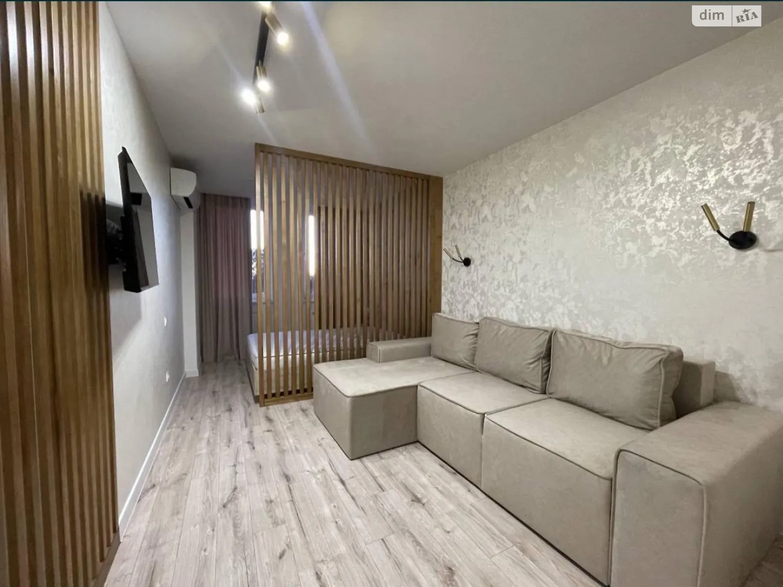 Продается 1-комнатная квартира 42.7 кв. м в Ровно, ул. Степана Бандеры - фото 1