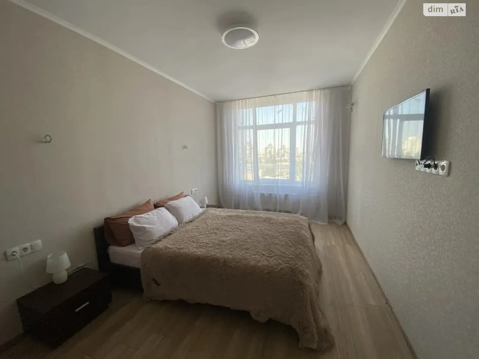 Продается 1-комнатная квартира 46 кв. м в Киеве, ул. Евгения Сверстюка, 6Д - фото 1