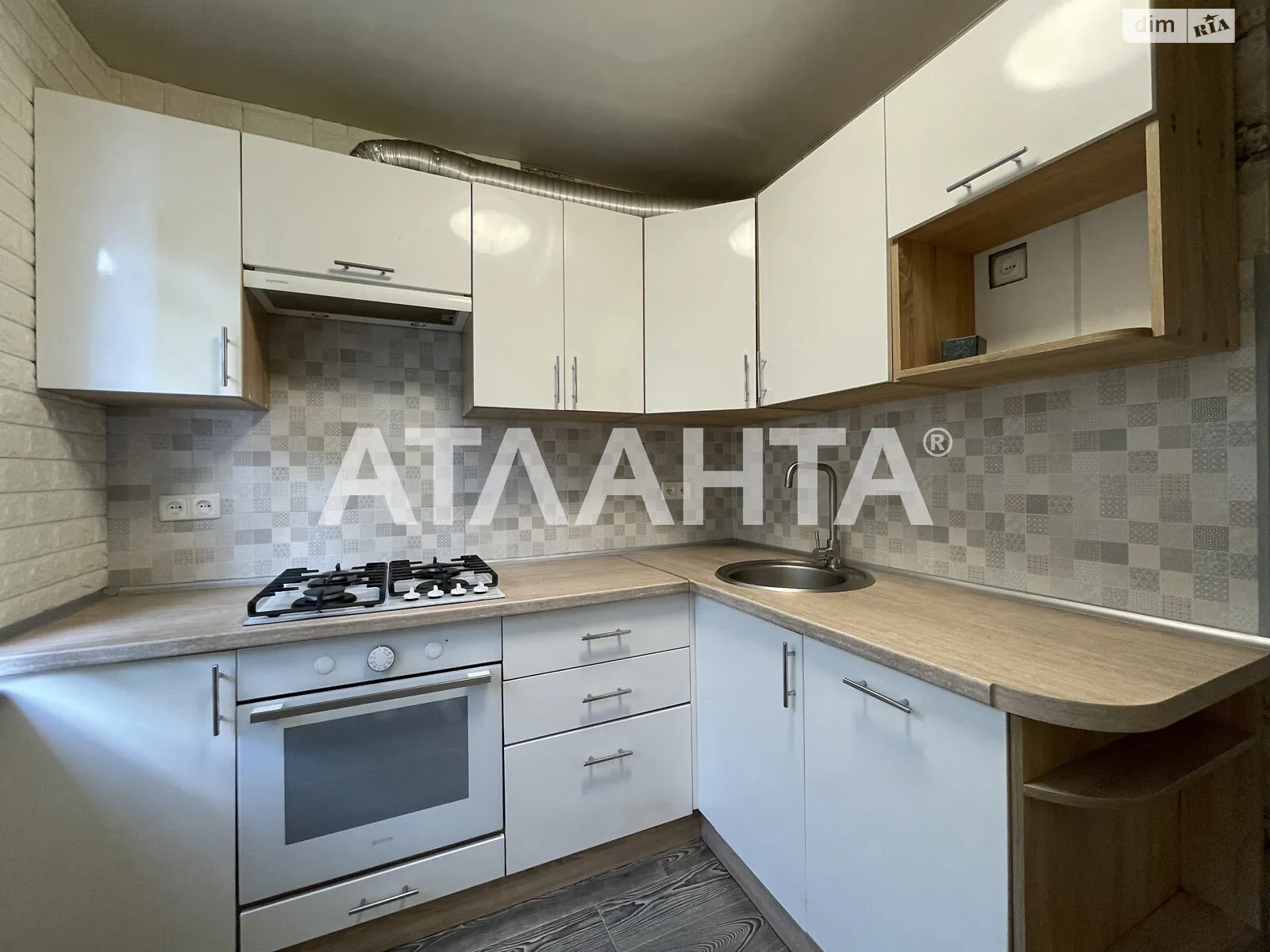 Продается 3-комнатная квартира 58.2 кв. м в Одессе, ул. Героев пограничников - фото 1