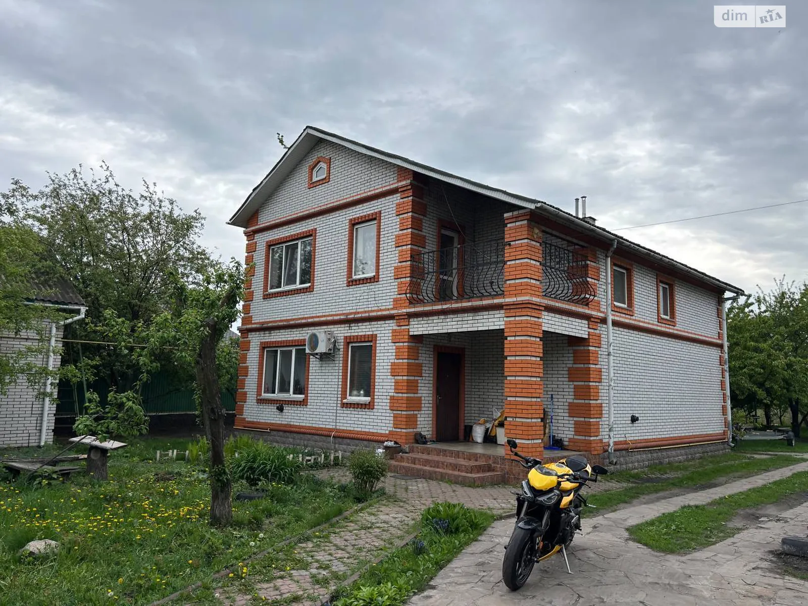 Продается дом на 2 этажа 250 кв. м с мансардой, цена: 270000 $ - фото 1