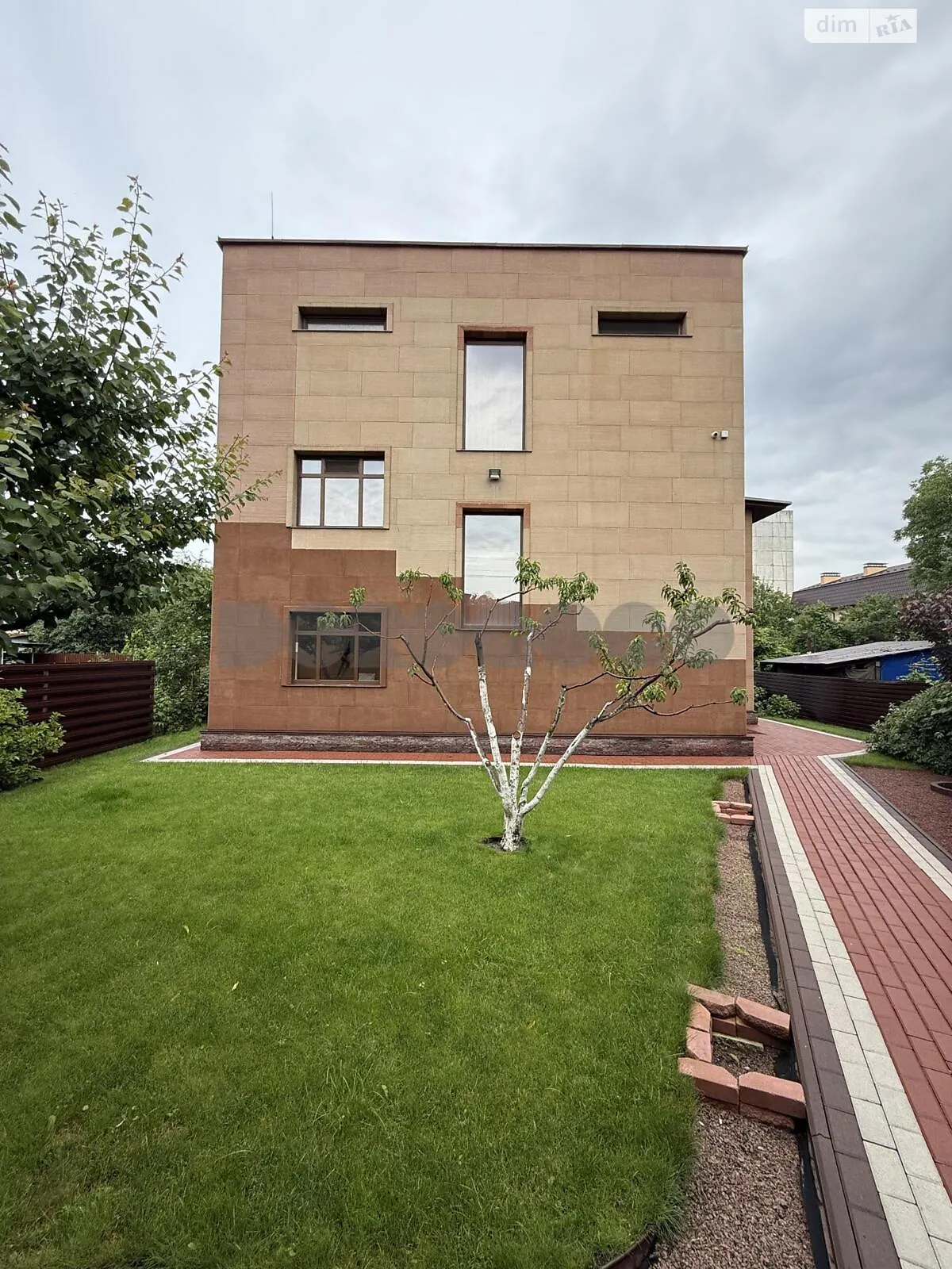 Продається будинок 3 поверховий 280 кв. м з ділянкою, цена: 444000 $ - фото 1