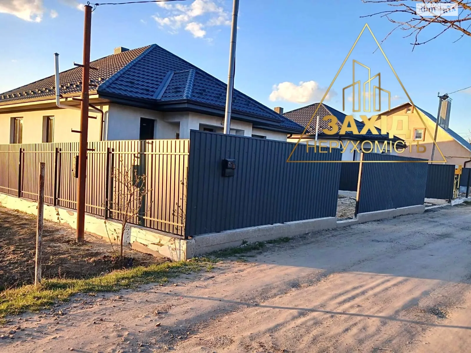 Продається одноповерховий будинок 115 кв. м з гаражем, цена: 88000 $ - фото 1