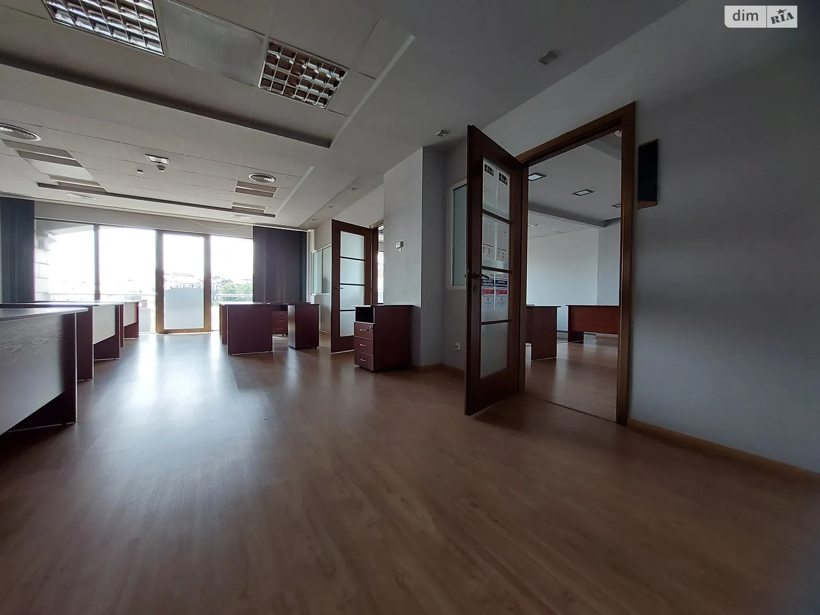 Сдается в аренду офис 682 кв. м в бизнес-центре, цена: 12276 $ - фото 1