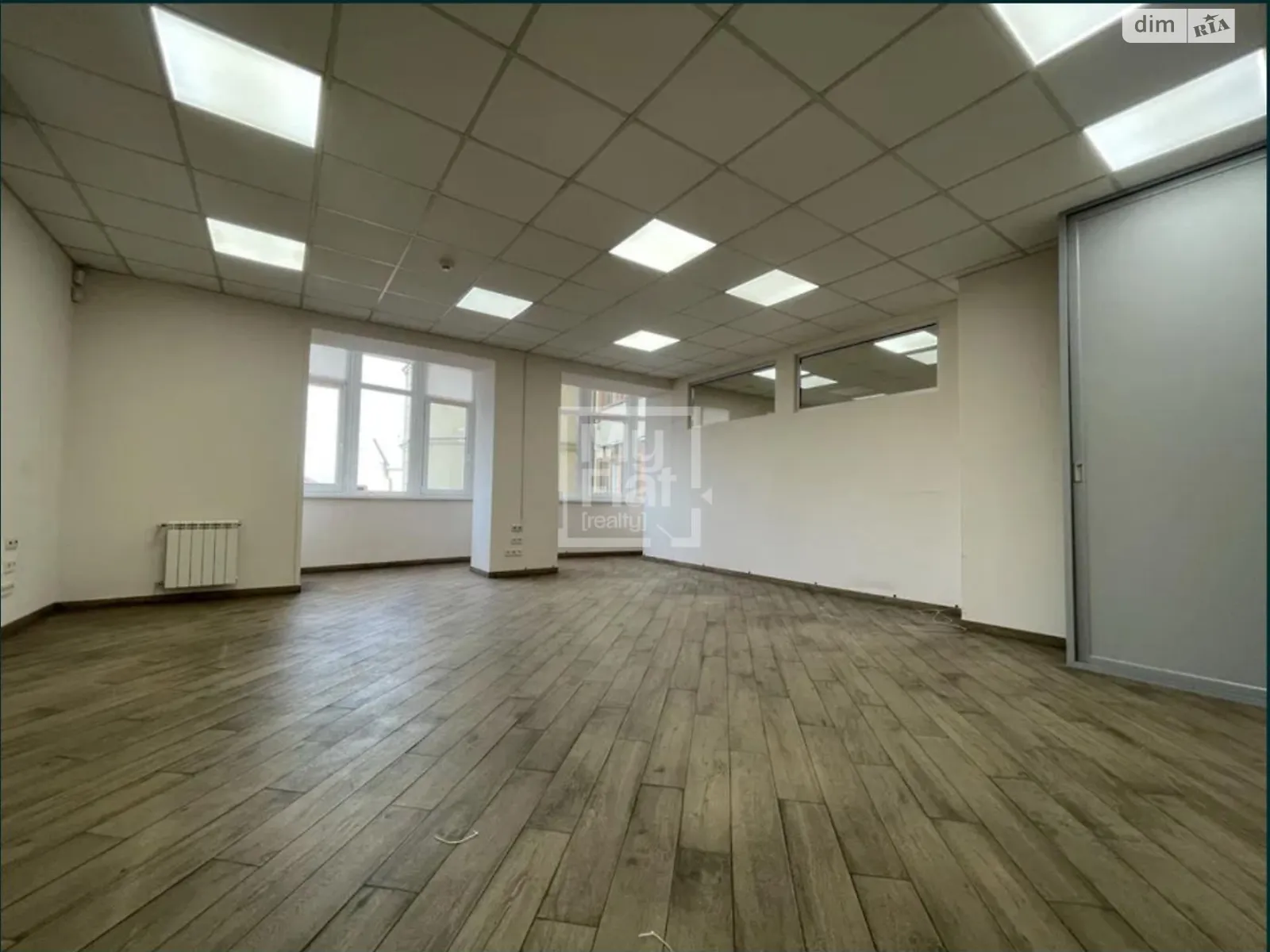 Сдается в аренду офис 350 кв. м в бизнес-центре, цена: 3500 $ - фото 1