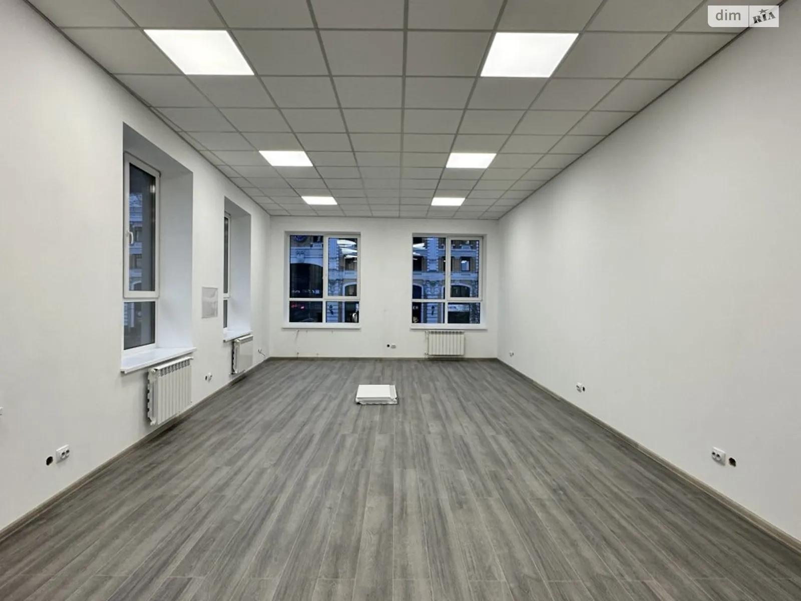 Сдается в аренду офис 221 кв. м в бизнес-центре, цена: 110500 грн - фото 1