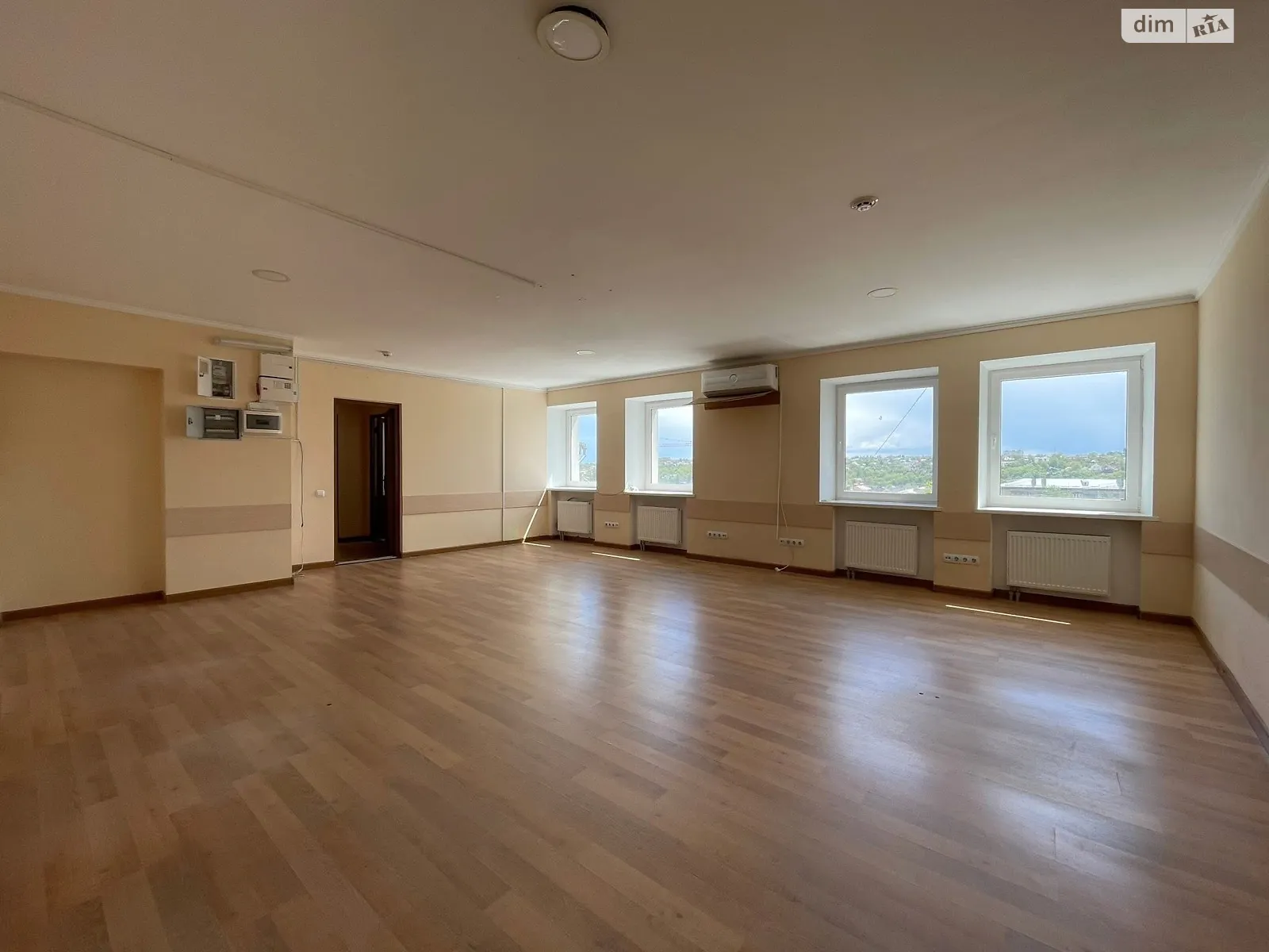 Здається в оренду офіс 68 кв. м в бізнес-центрі, цена: 19000 $ - фото 1