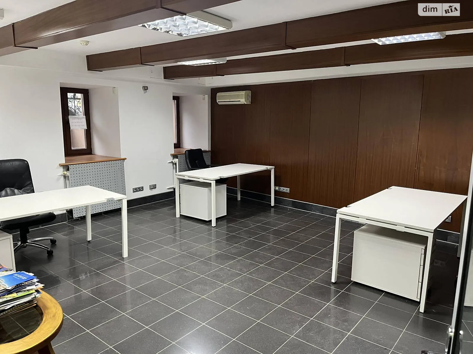 Сдается в аренду офис 85 кв. м в бизнес-центре, цена: 46750 грн - фото 1