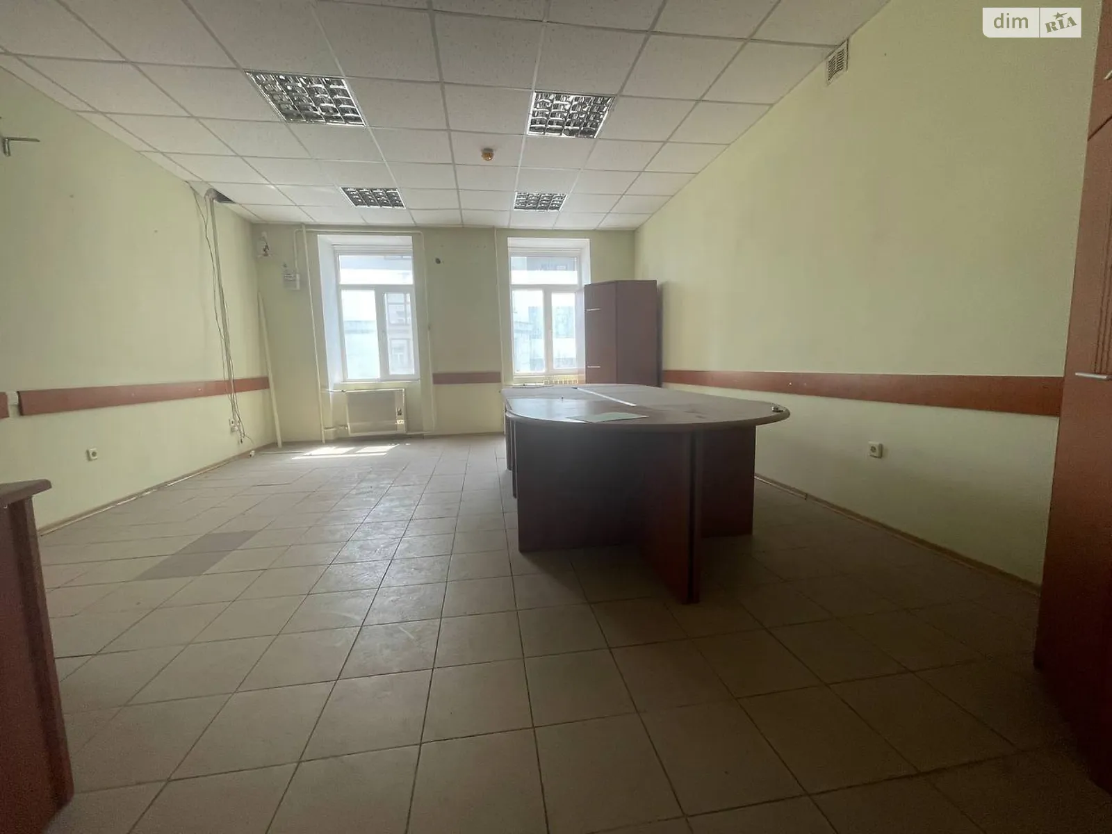 Сдается в аренду офис 30.7 кв. м в бизнес-центре, цена: 3500 грн - фото 1