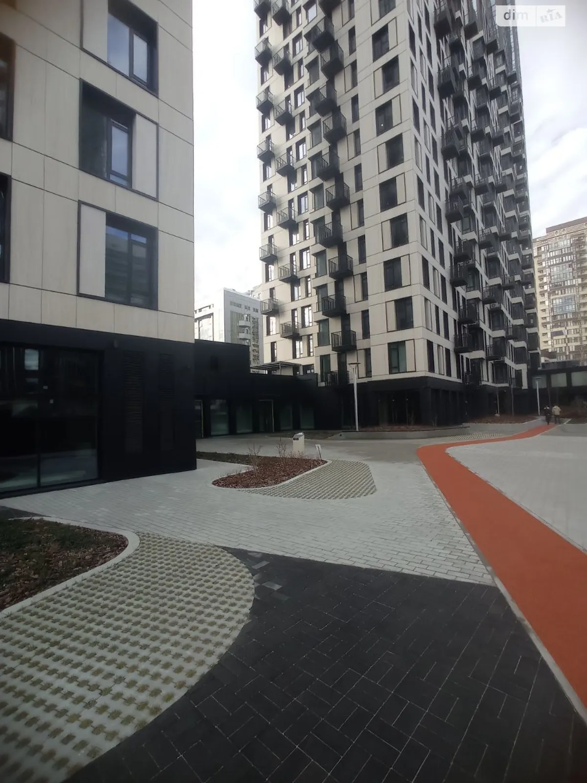 Продается 1-комнатная квартира 67.7 кв. м в Киеве, ул. Василия Тютюнника, 43 - фото 1