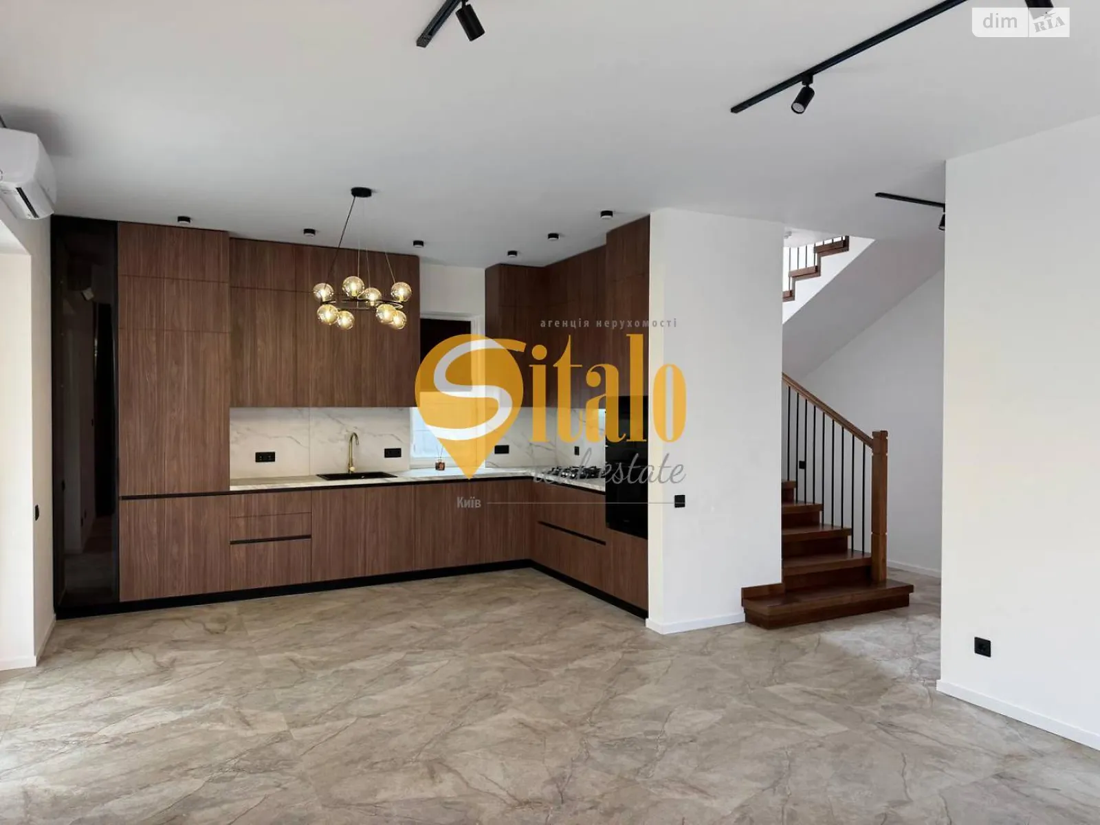 Продається будинок 2 поверховий 215 кв. м з каміном, цена: 330000 $ - фото 1