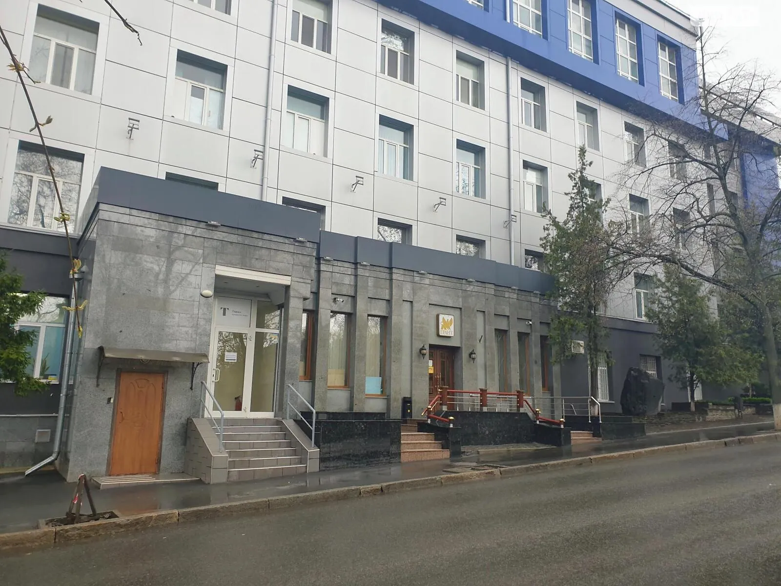 Сдается в аренду офис 217 кв. м в бизнес-центре, цена: 39060 грн - фото 1