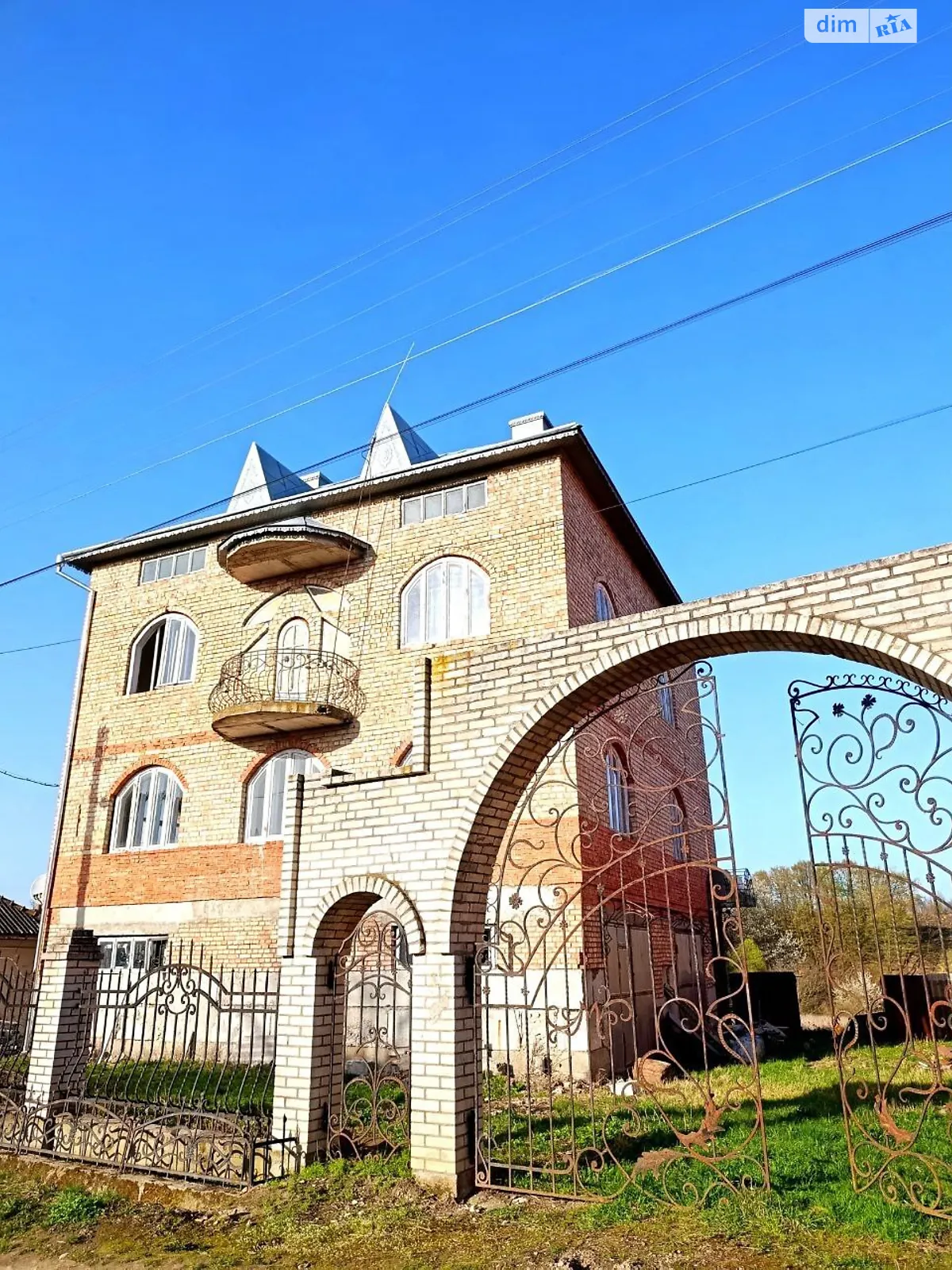 Продается дом на 3 этажа 494 кв. м с подвалом, цена: 95000 $ - фото 1