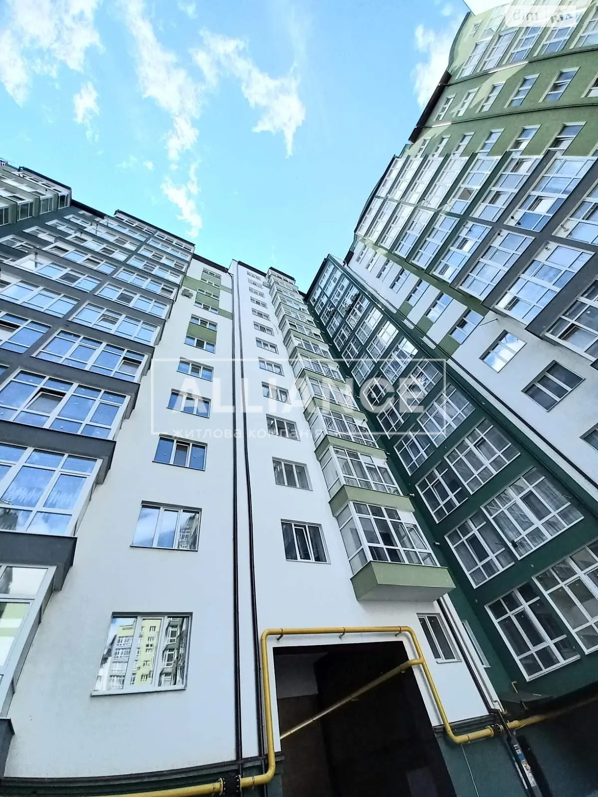 Продается 2-комнатная квартира 60 кв. м в Ивано-Франковске, ул. Высочана Семена - фото 1