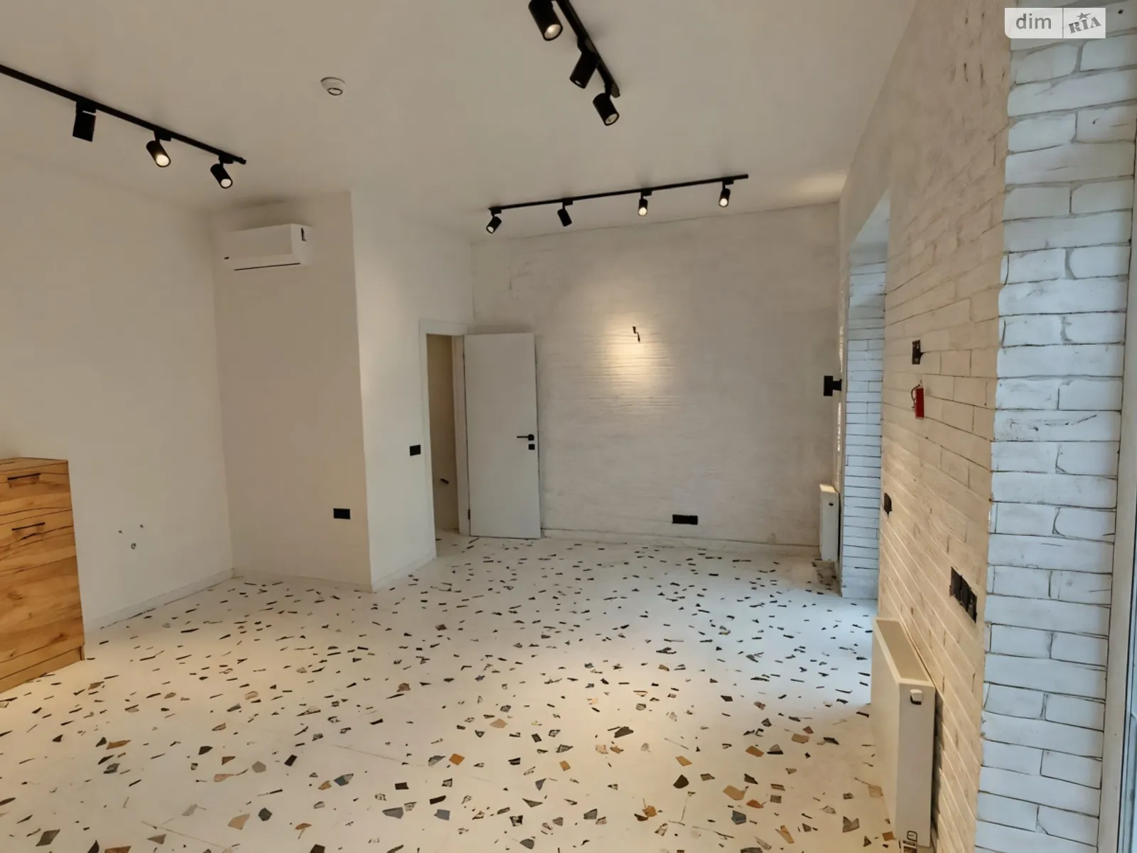 Сдается в аренду офис 30 кв. м в бизнес-центре, цена: 18000 грн - фото 1