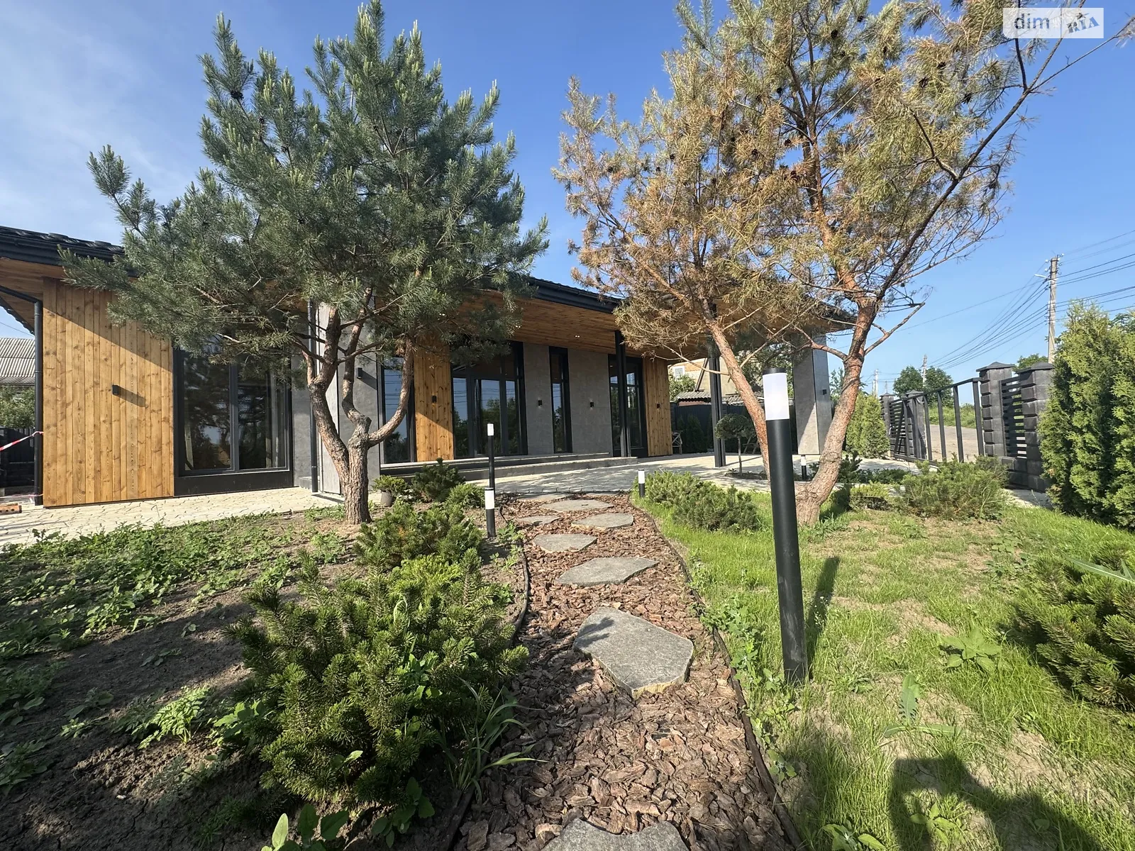 Продається одноповерховий будинок 120 кв. м з гаражем, цена: 205000 $ - фото 1