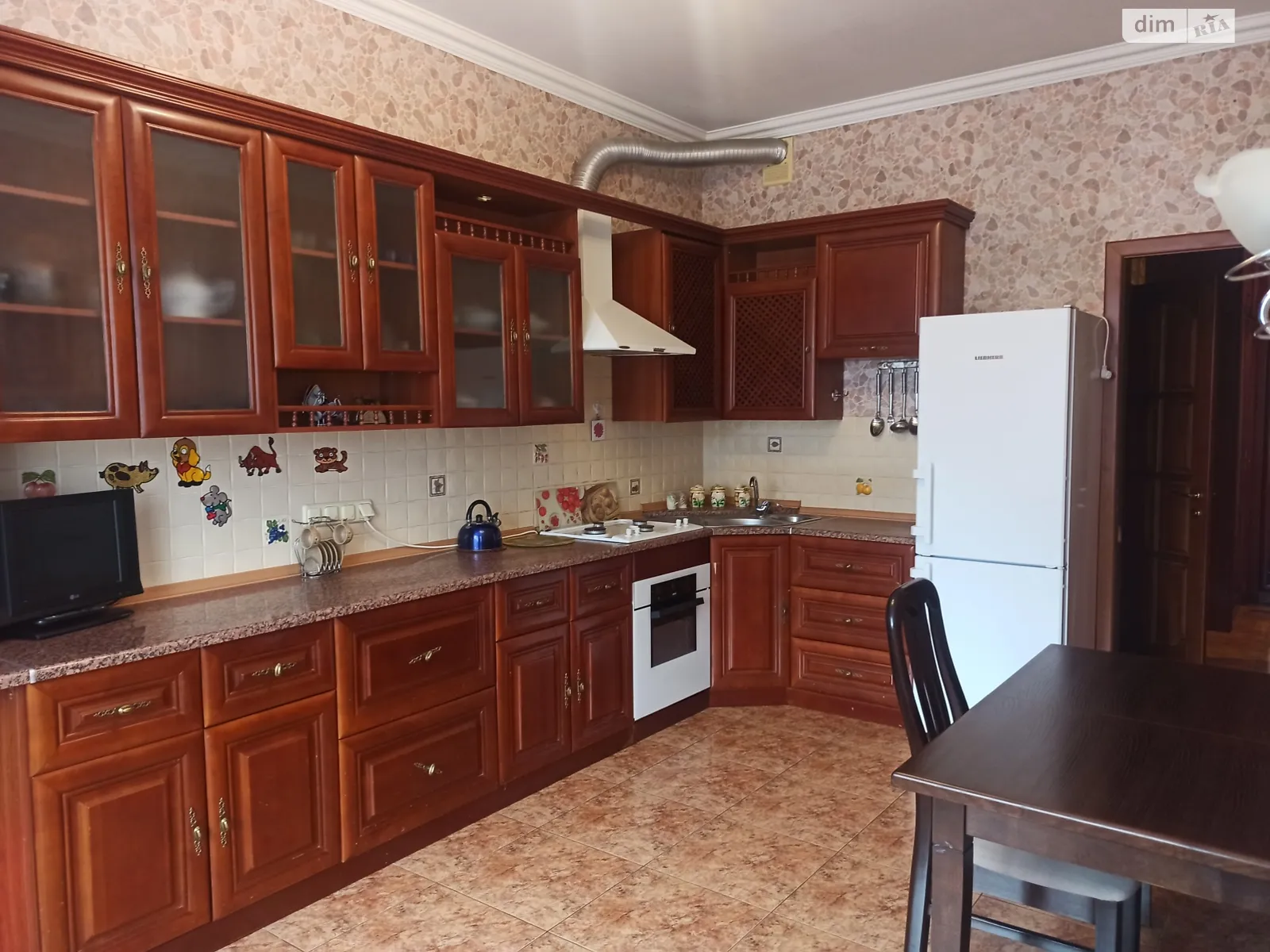 Здається в оренду 1-кімнатна квартира 63 кв. м у Одесі, вул. Канатна, 130А - фото 1