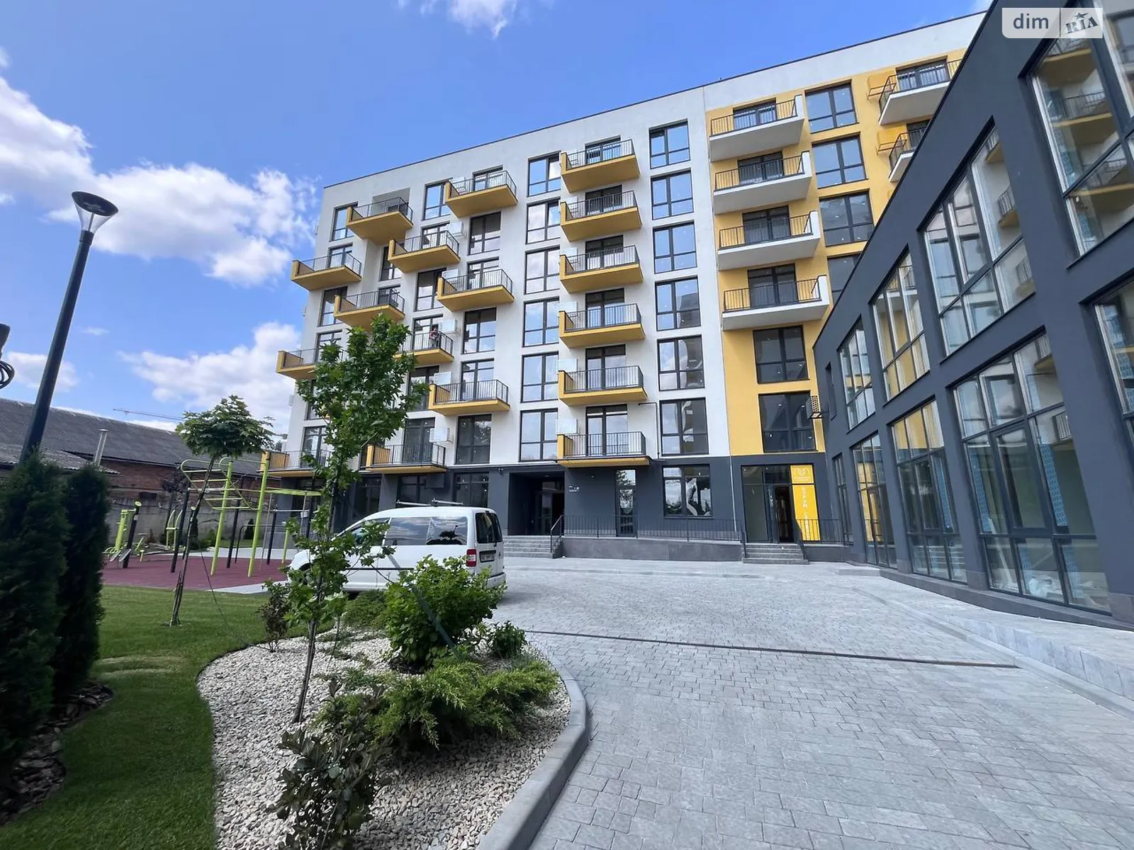 Продається 4-кімнатна квартира 140 кв. м у Львові, вул. Володимира Навроцького, 4 - фото 1