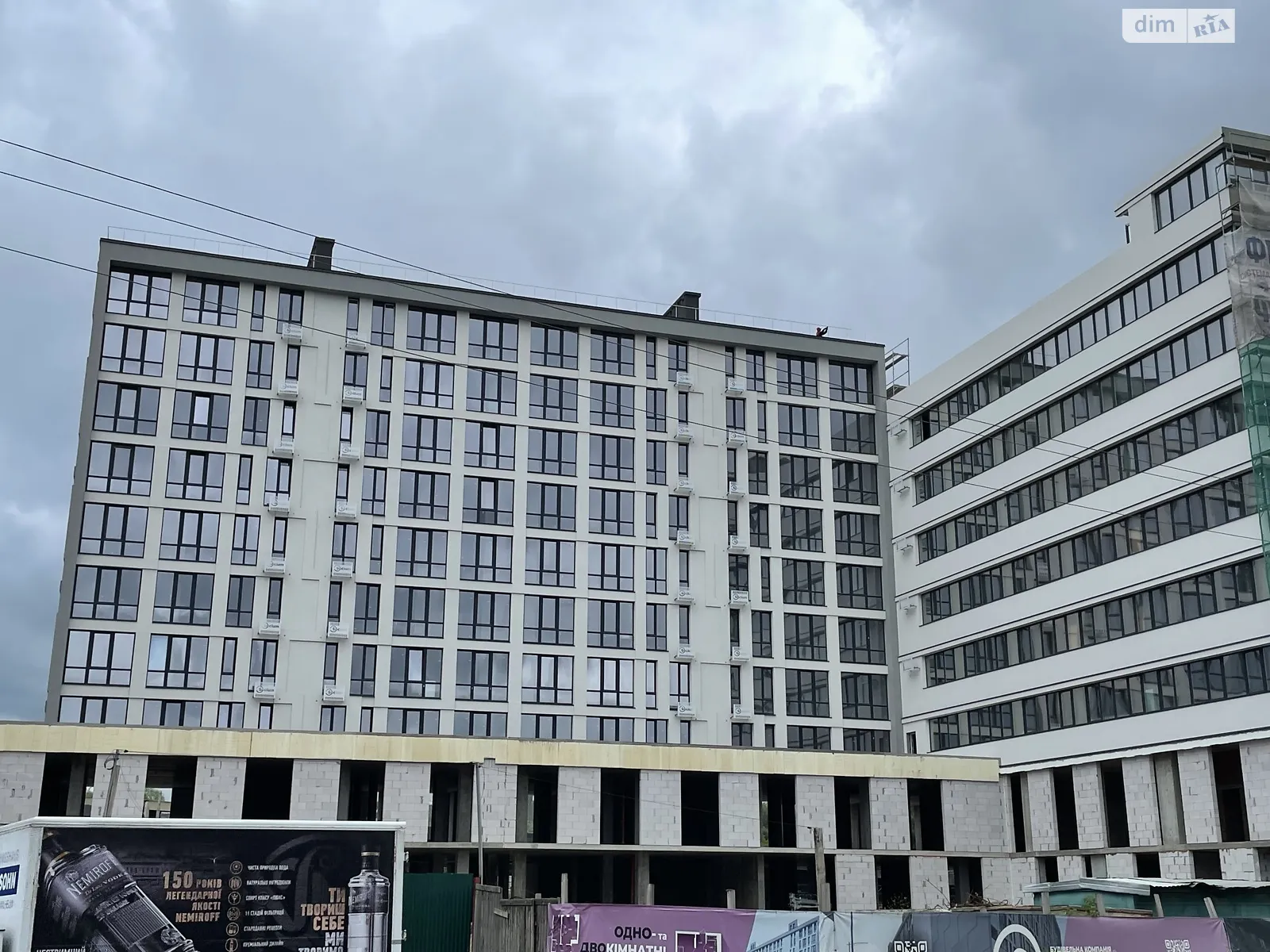 Продается 1-комнатная квартира 54.9 кв. м в Ивано-Франковске, ул. Надречная - фото 1