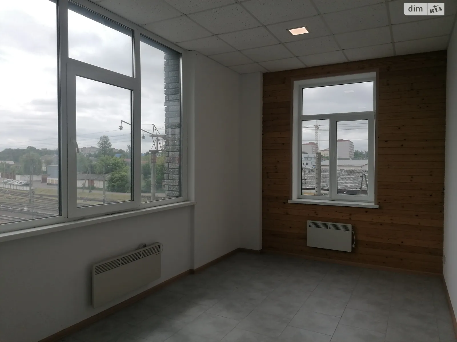 Сдается в аренду офис 30.5 кв. м в бизнес-центре, цена: 7000 грн - фото 1