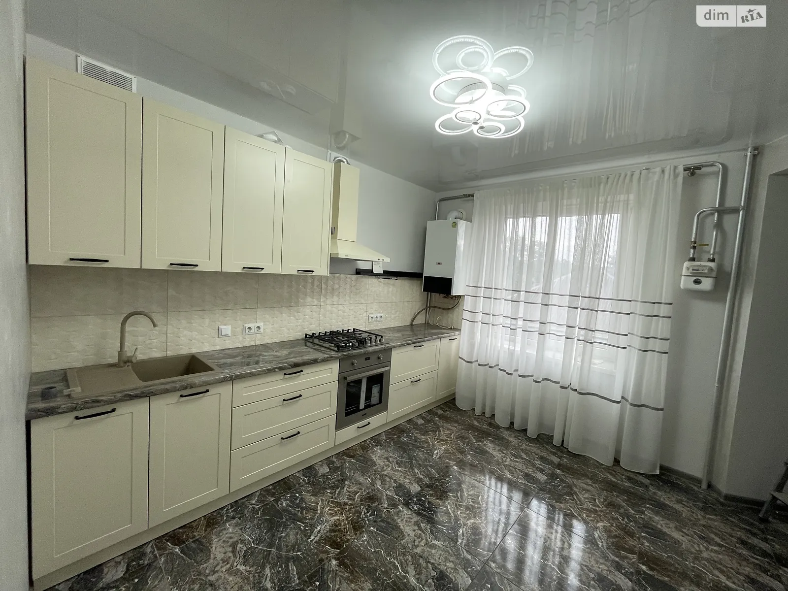 Продается 3-комнатная квартира 93 кв. м в Ивано-Франковске, цена: 105000 $ - фото 1