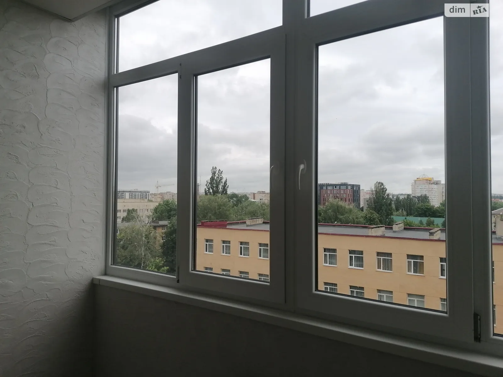 Сдается в аренду офис 15 кв. м в бизнес-центре, цена: 3500 грн - фото 1