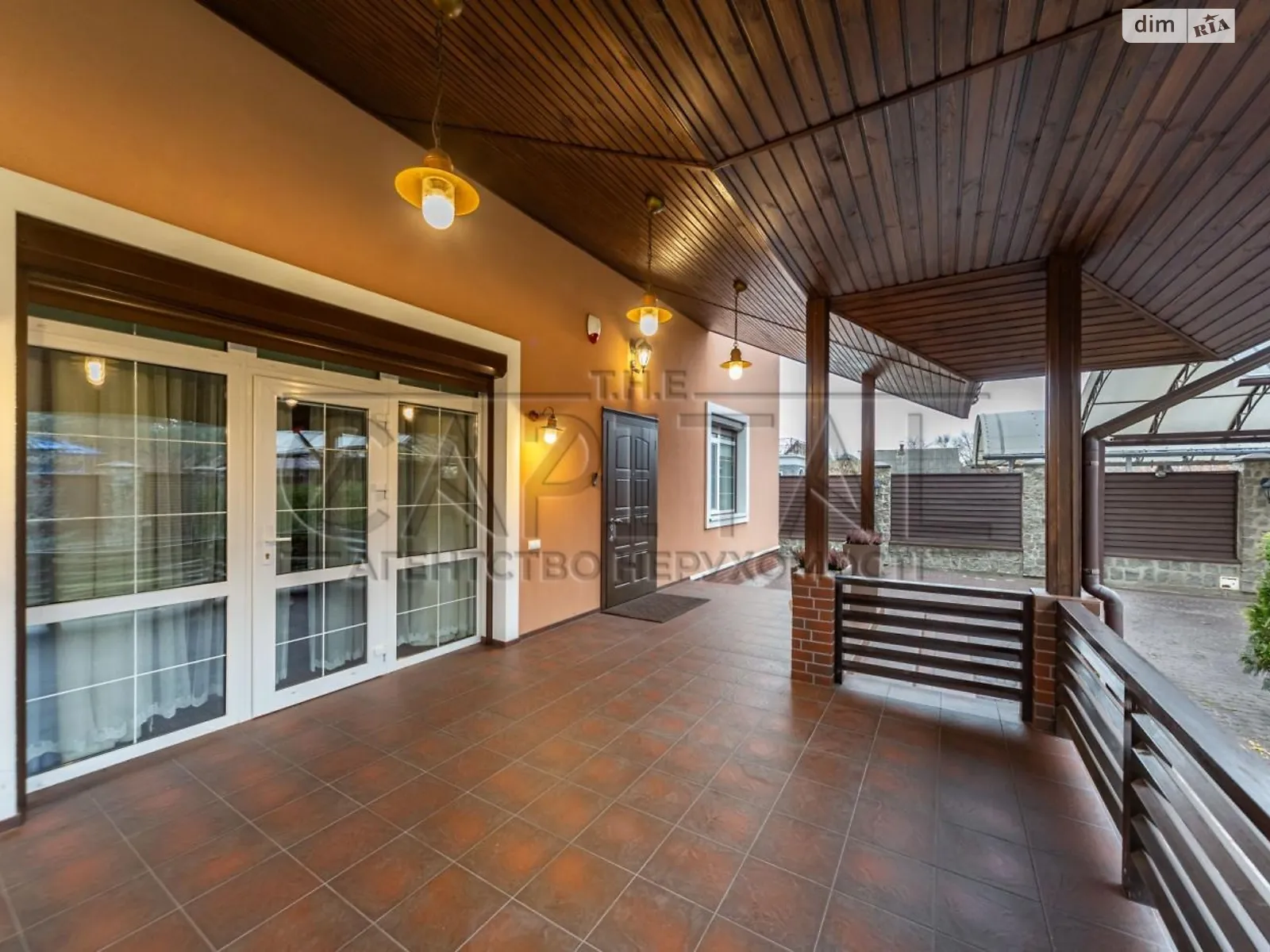 Продается дом на 2 этажа 258 кв. м с камином, цена: 410000 $ - фото 1
