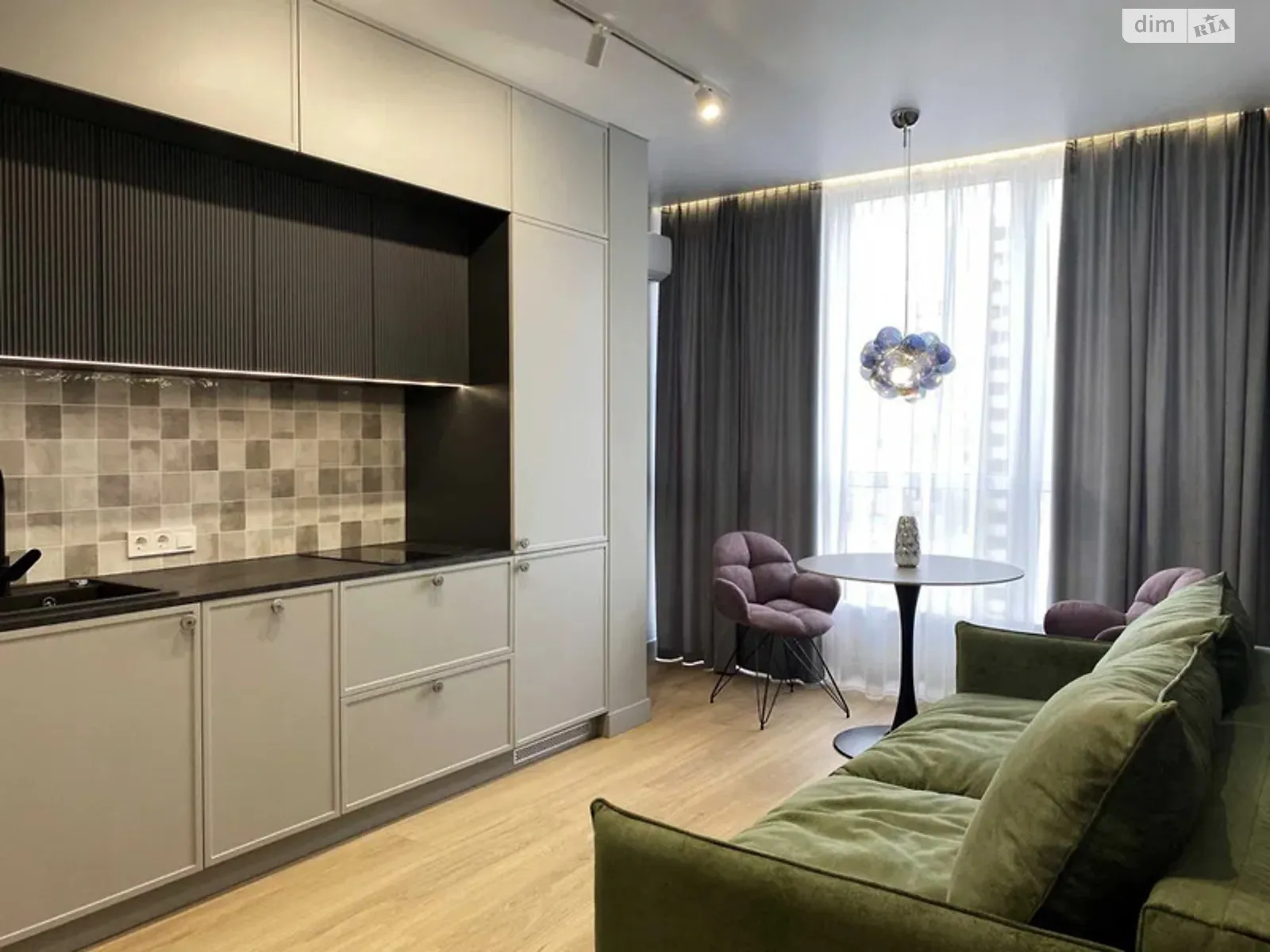 Продается 1-комнатная квартира 42 кв. м в Киеве, ул. Ревуцкого, 40Б - фото 1