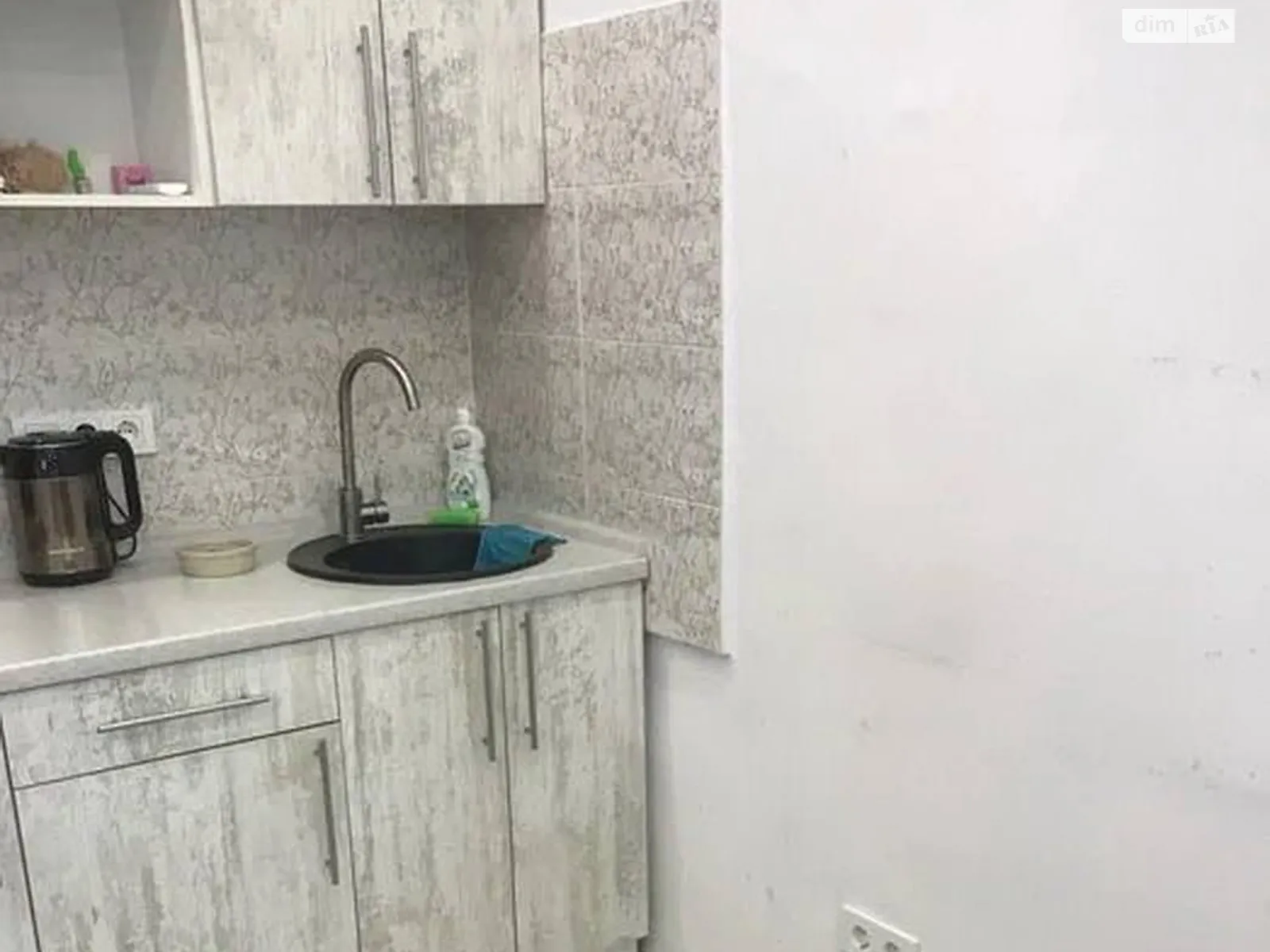 Продается 1-комнатная квартира 15 кв. м в Одессе, ул. Бугаевская - фото 1