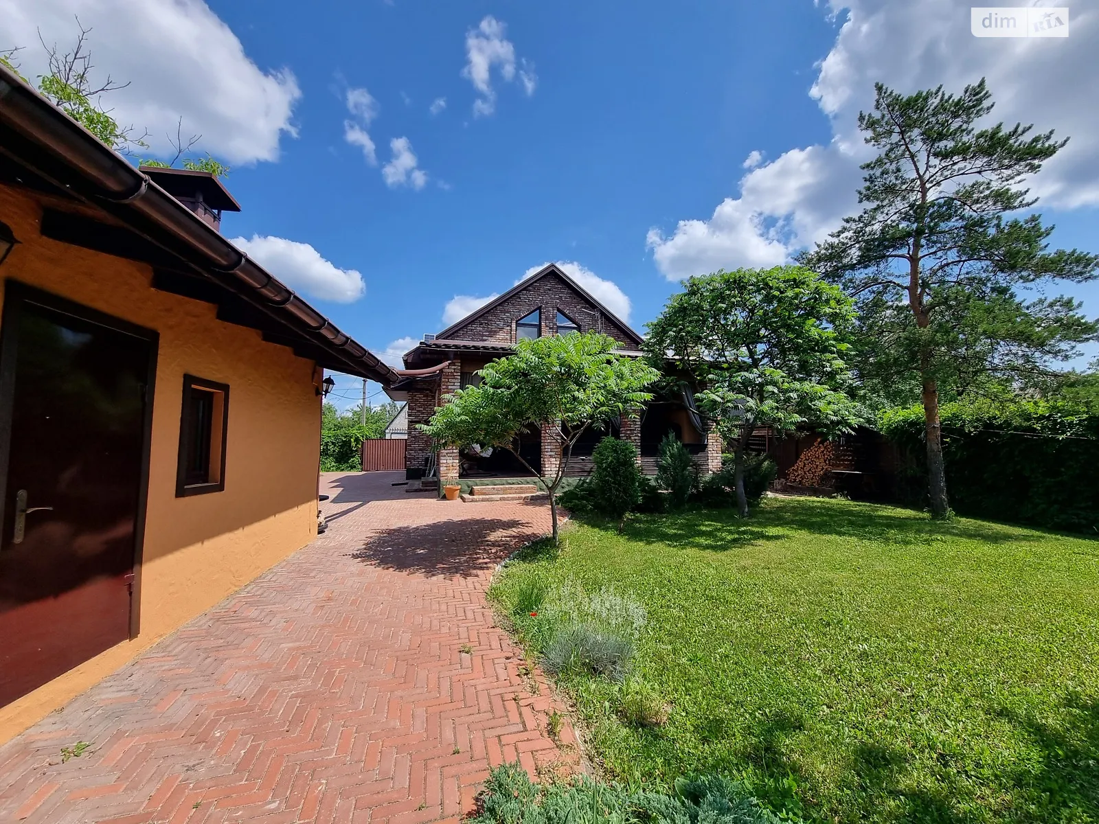 Продается дом на 2 этажа 140 кв. м с бассейном, цена: 160000 $ - фото 1