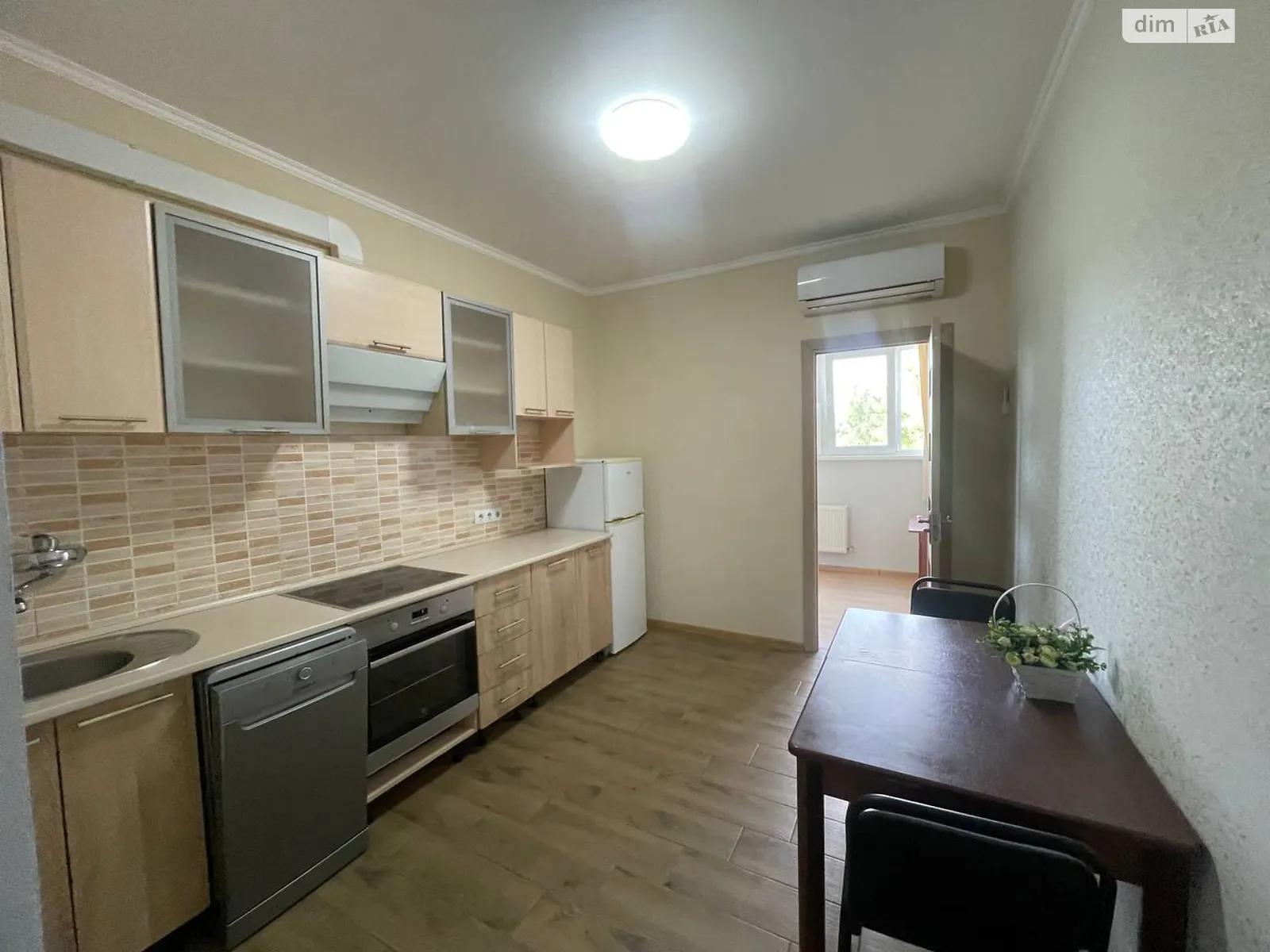Продається 2-кімнатна квартира 42 кв. м у Лиманці, мас. Радужний - фото 1