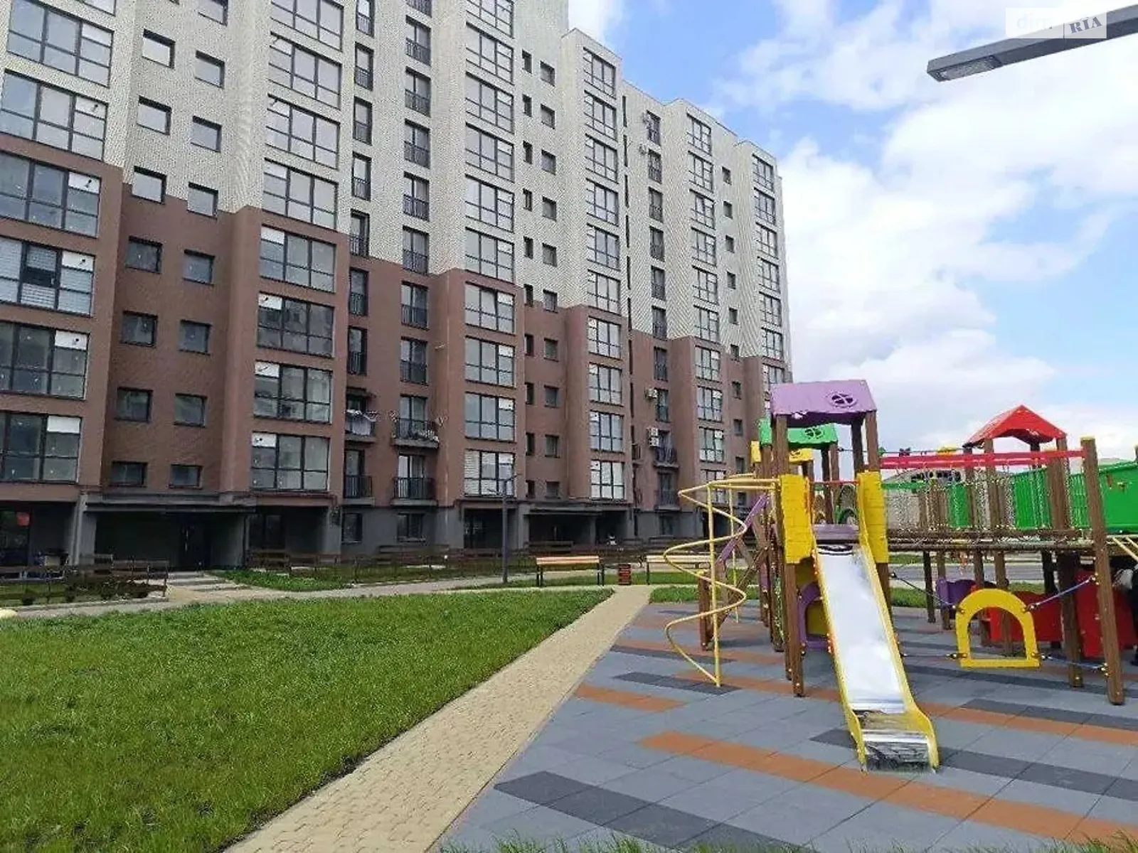 Продается 1-комнатная квартира 42.7 кв. м в Ивано-Франковске, ул. Ребета Л., 10Д - фото 1