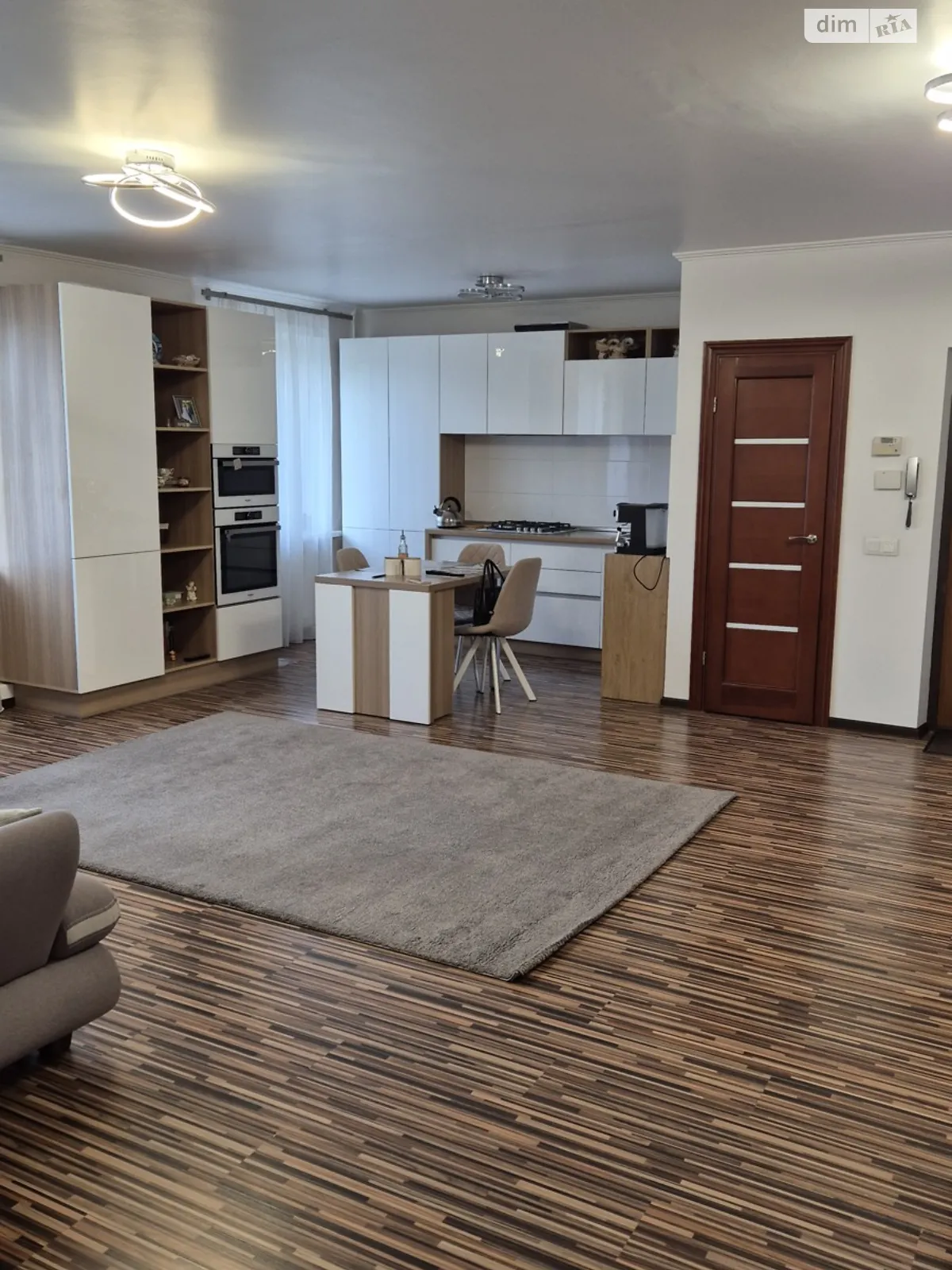 3-кімнатна квартира 65 кв. м у Тернополі, просп. Бандери Степана - фото 1