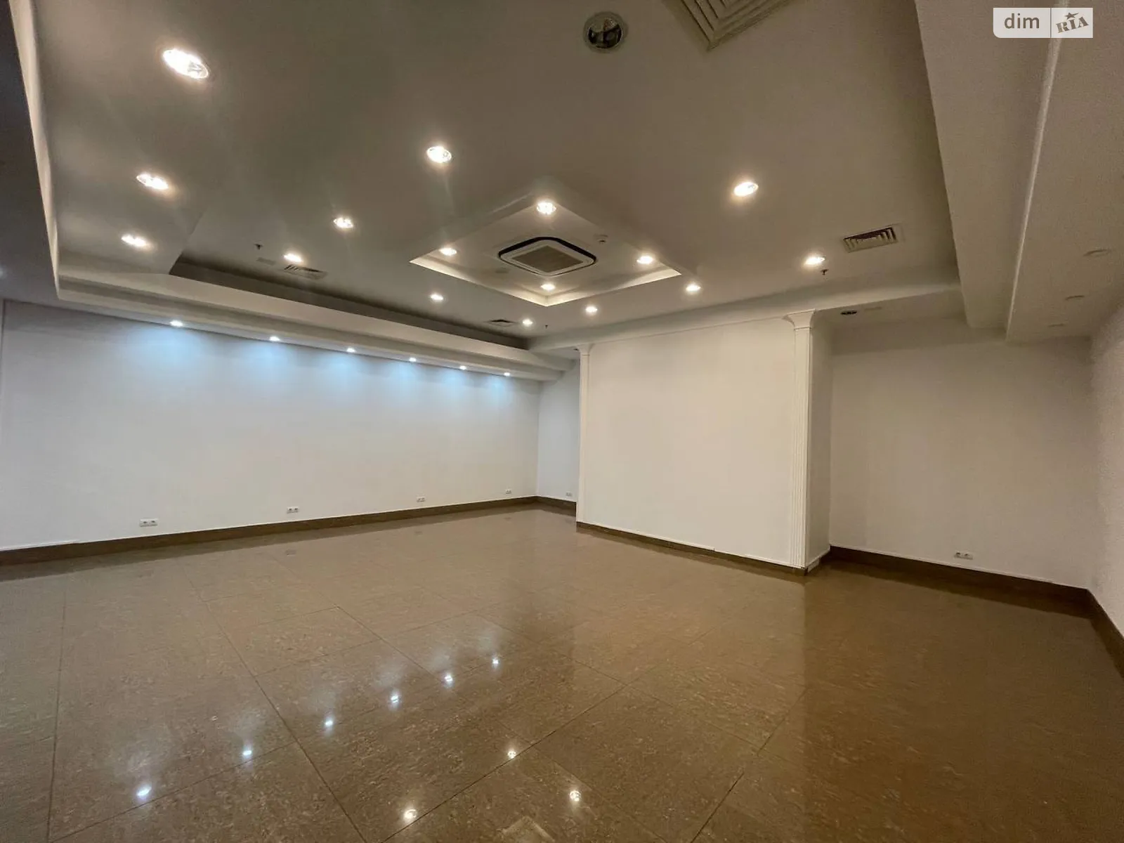 Здається в оренду офіс 61.5 кв. м в бізнес-центрі, цена: 27700 грн - фото 1