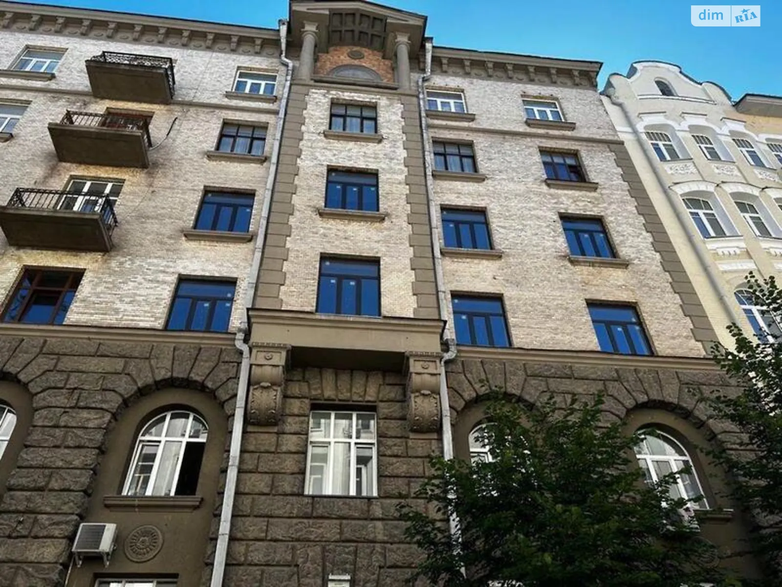 Продається 3-кімнатна квартира 149.7 кв. м у Києві, вул. Банкова, 3 - фото 1