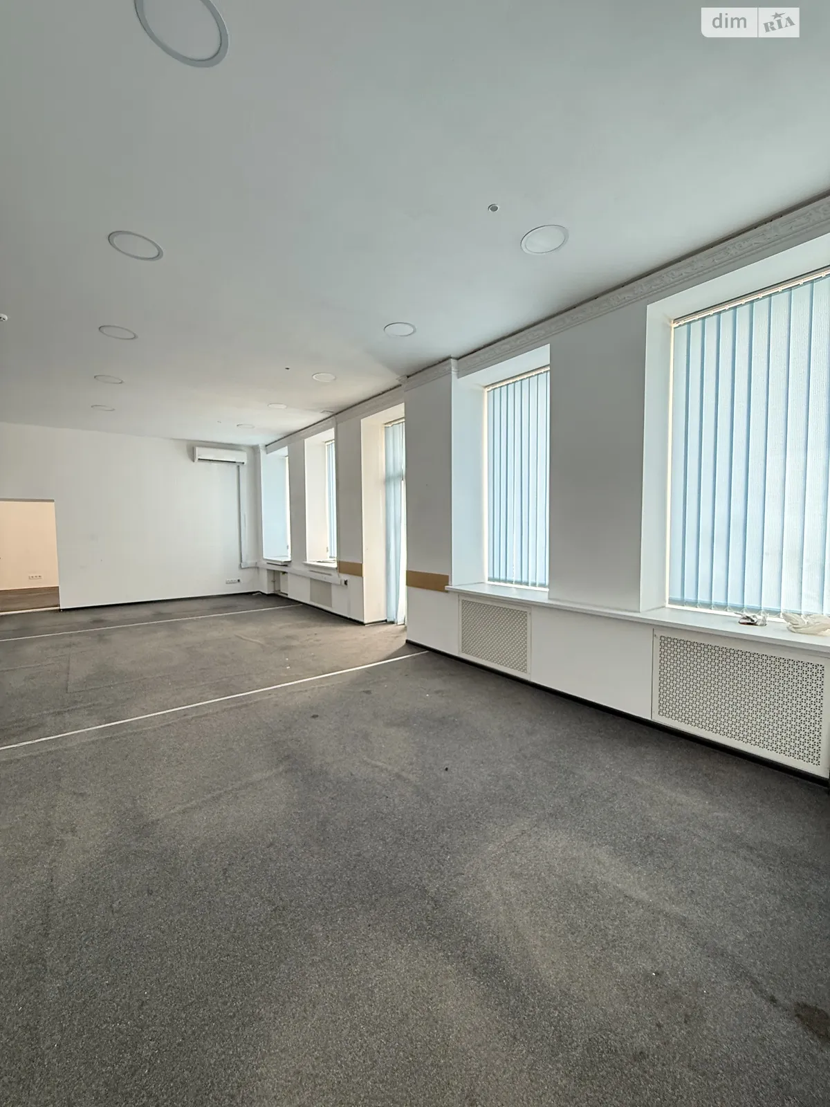 Продается офис 640 кв. м в бизнес-центре, цена: 460000 $ - фото 1