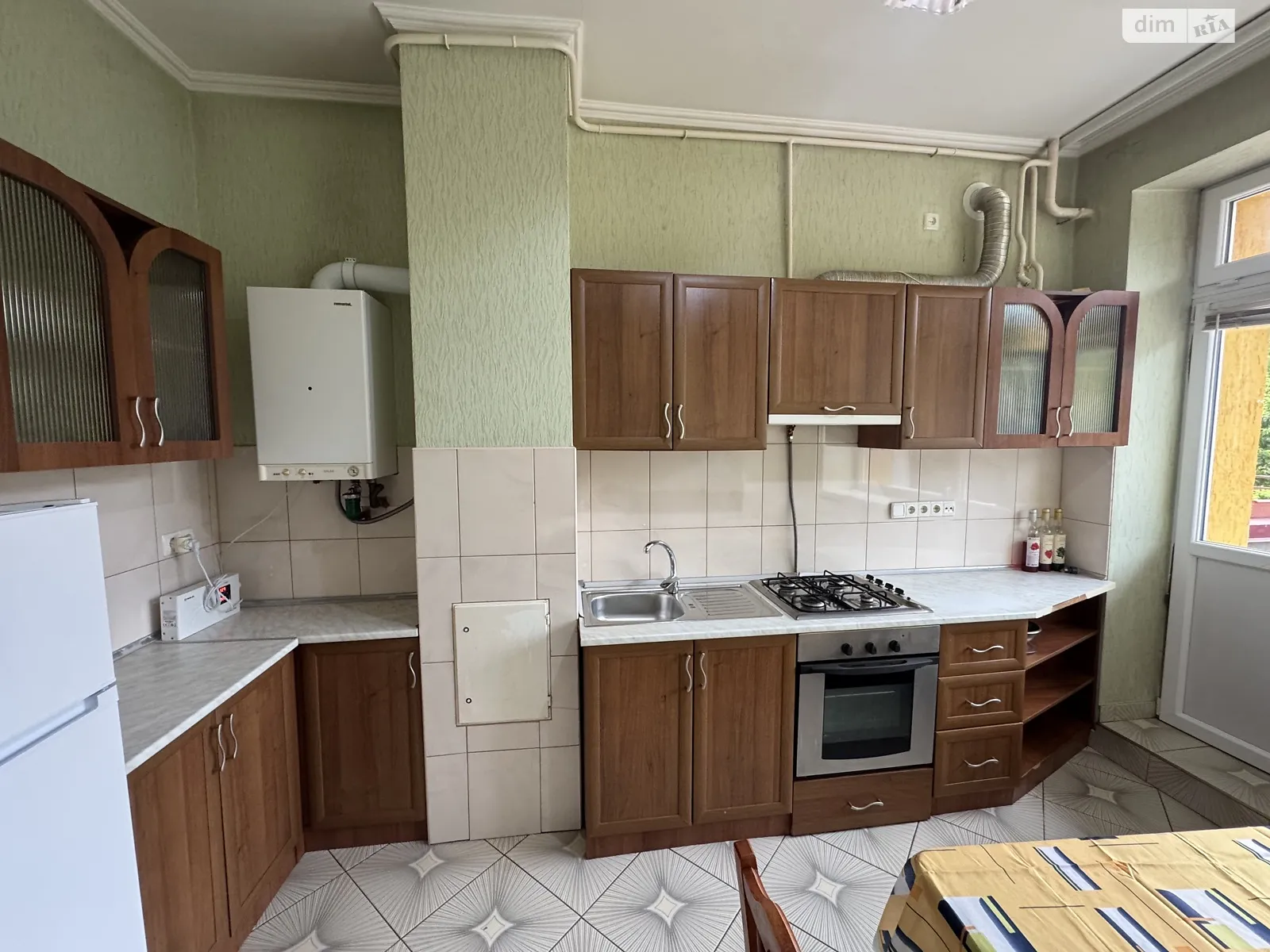 Продается 3-комнатная квартира 78 кв. м в Черновцах, ул. Шухевича Романа - фото 1